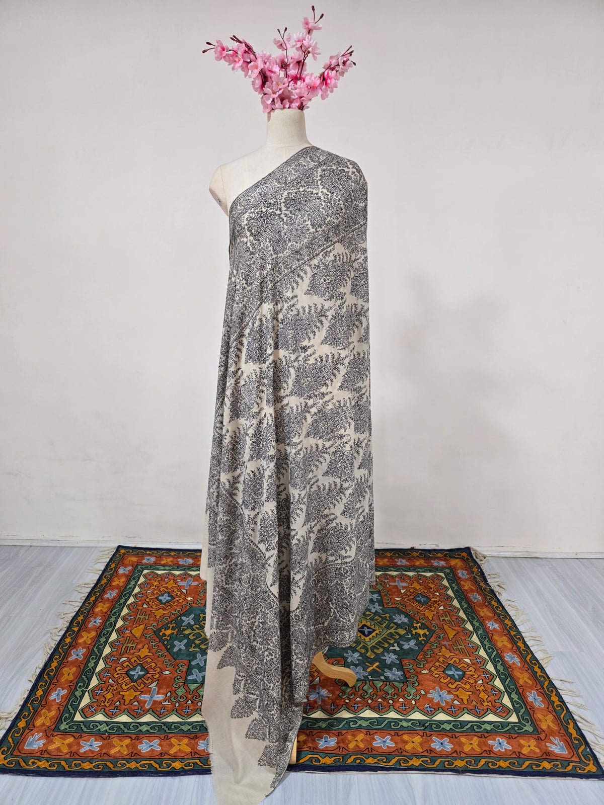 Pure Pashmina 3 Yards Ivory Noir Botanica: Sozni Hand Embroidered