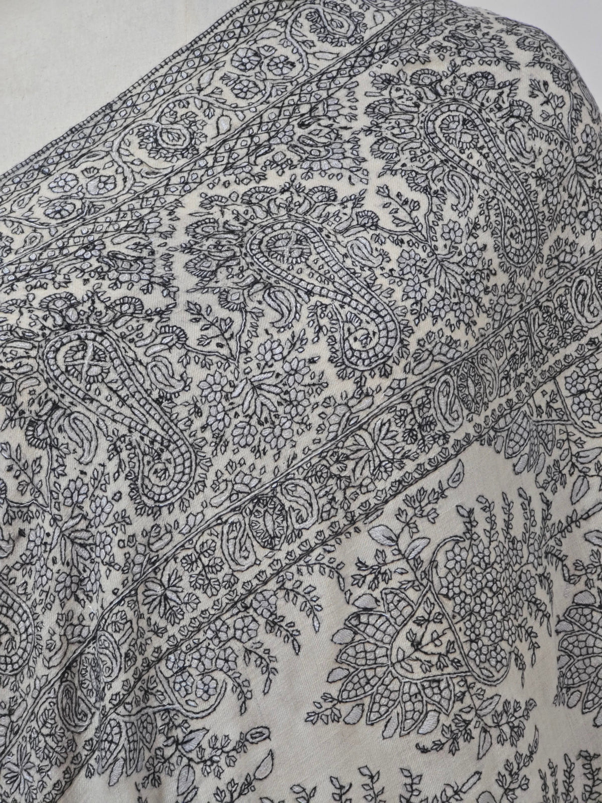Pure Pashmina 3 Yards Ivory Noir Botanica: Sozni Hand Embroidered