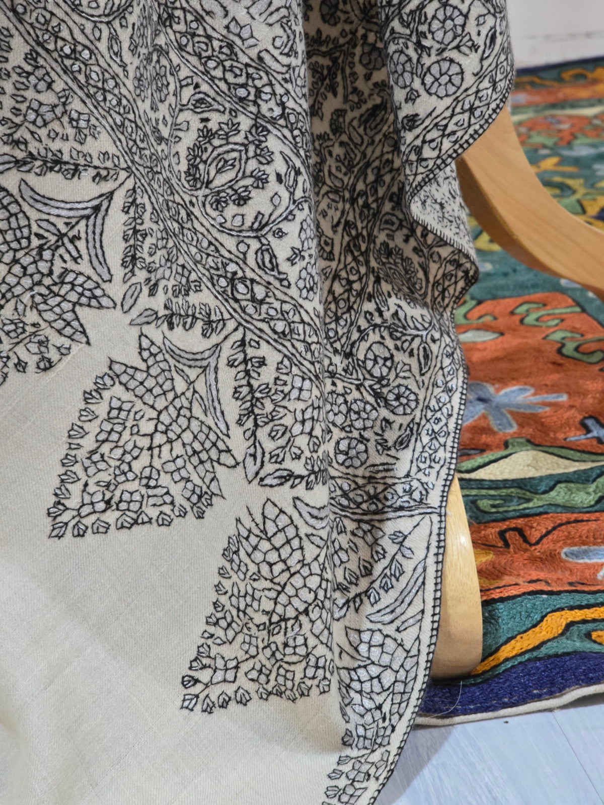 Pure Pashmina 3 Yards Silver Fern Whisper: Sozni Hand Embroidered
