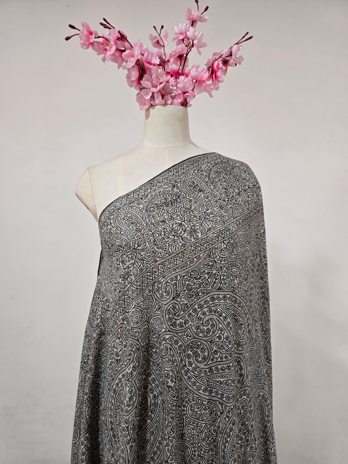Pure Pashmina 3 Yards Midnight Paisley Veil: Sozni Hand Embroidered
