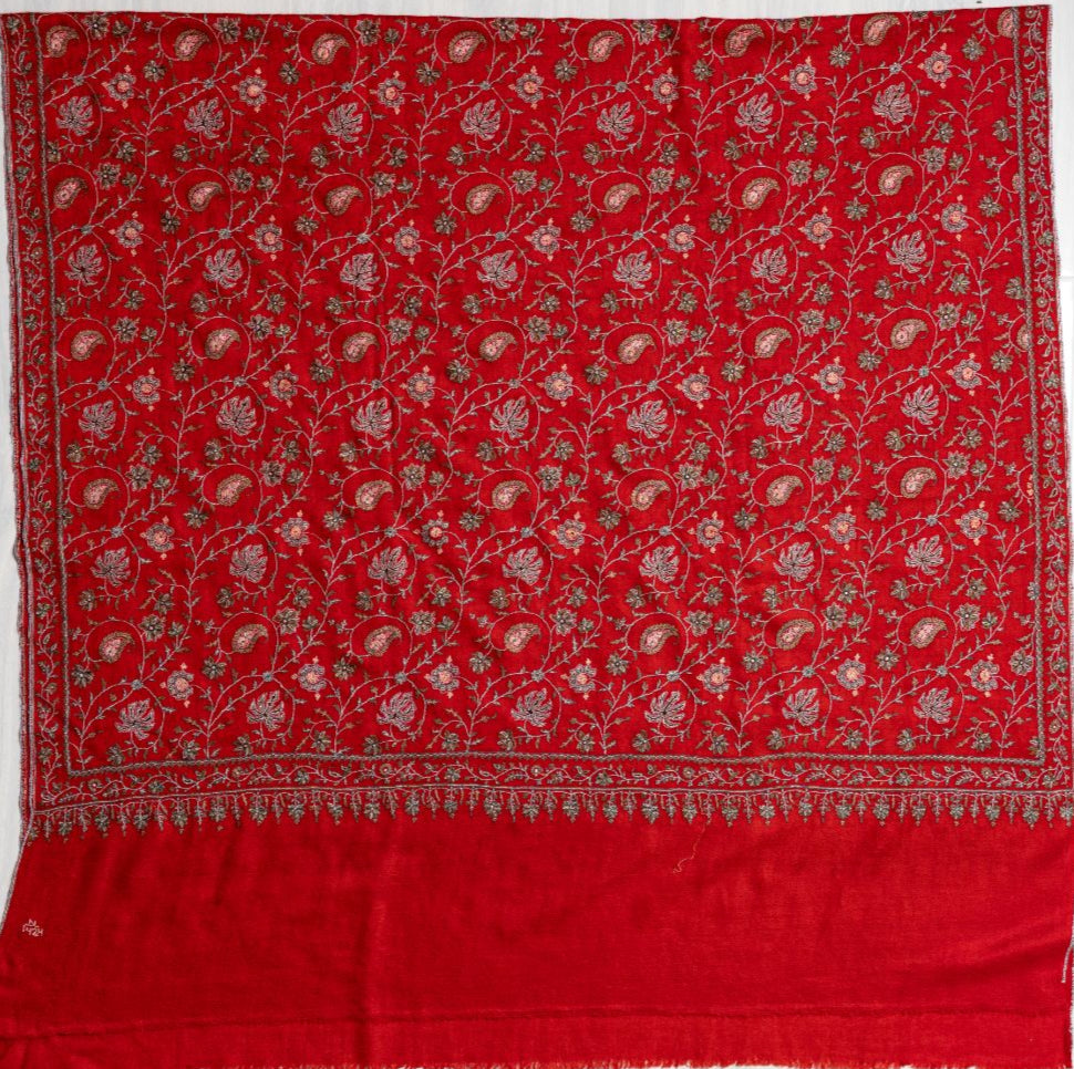 Scarlet Pashmina shawl laid flat, with all-over pale Sozni paisleys and flowers framed by narrow borders above a plain end