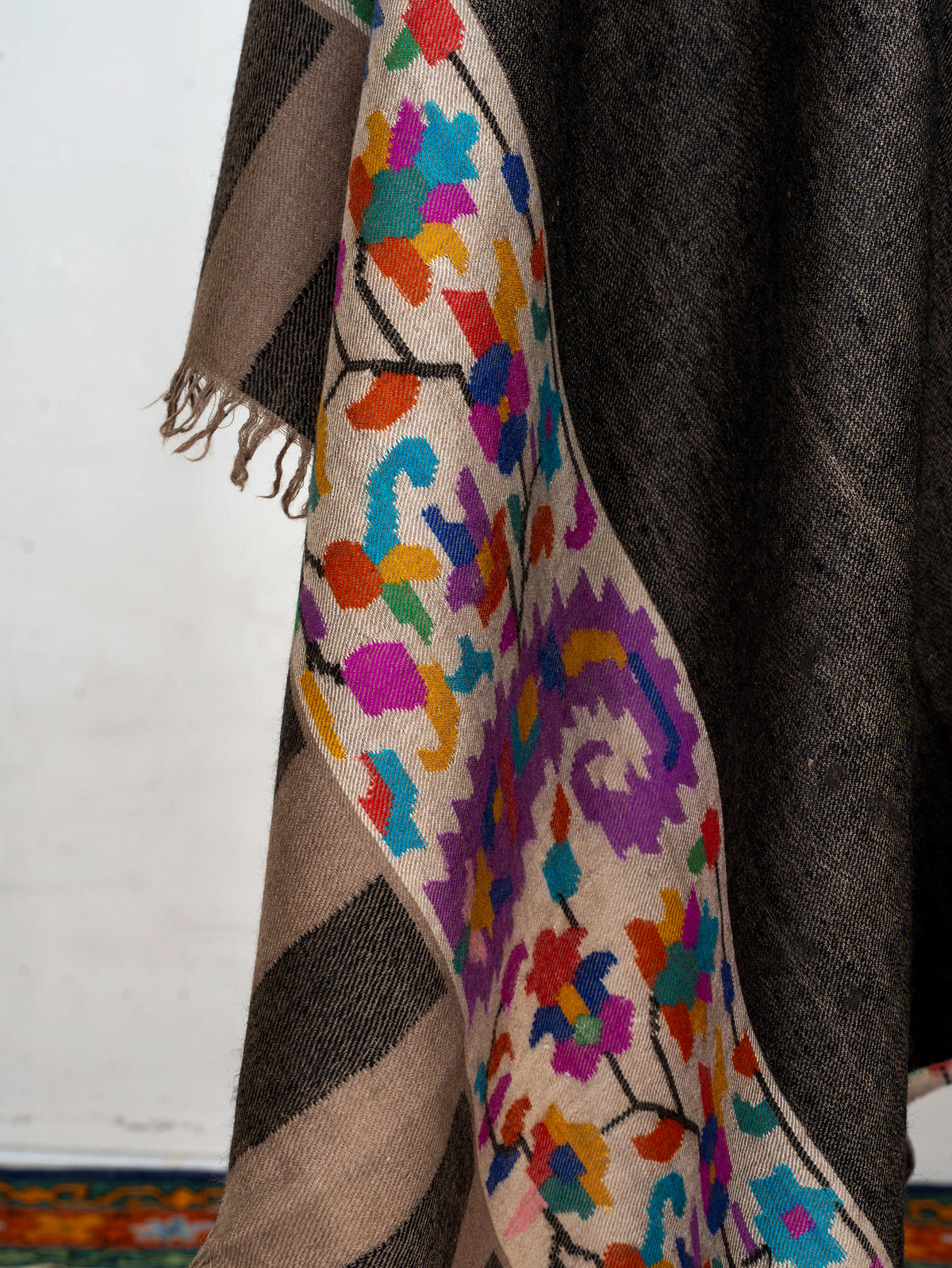 Earth & Bloom Hand Woven Kani Pure Pashmina Shawl