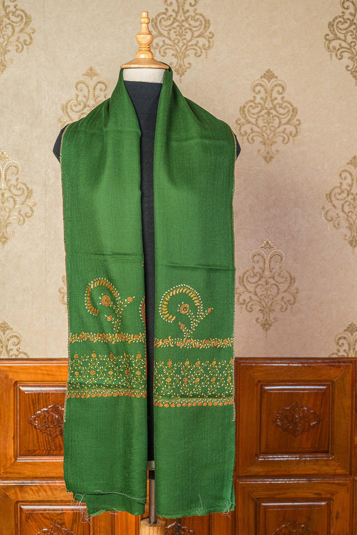 Artistry Unveiled: Sozni Kashmiri Shawl