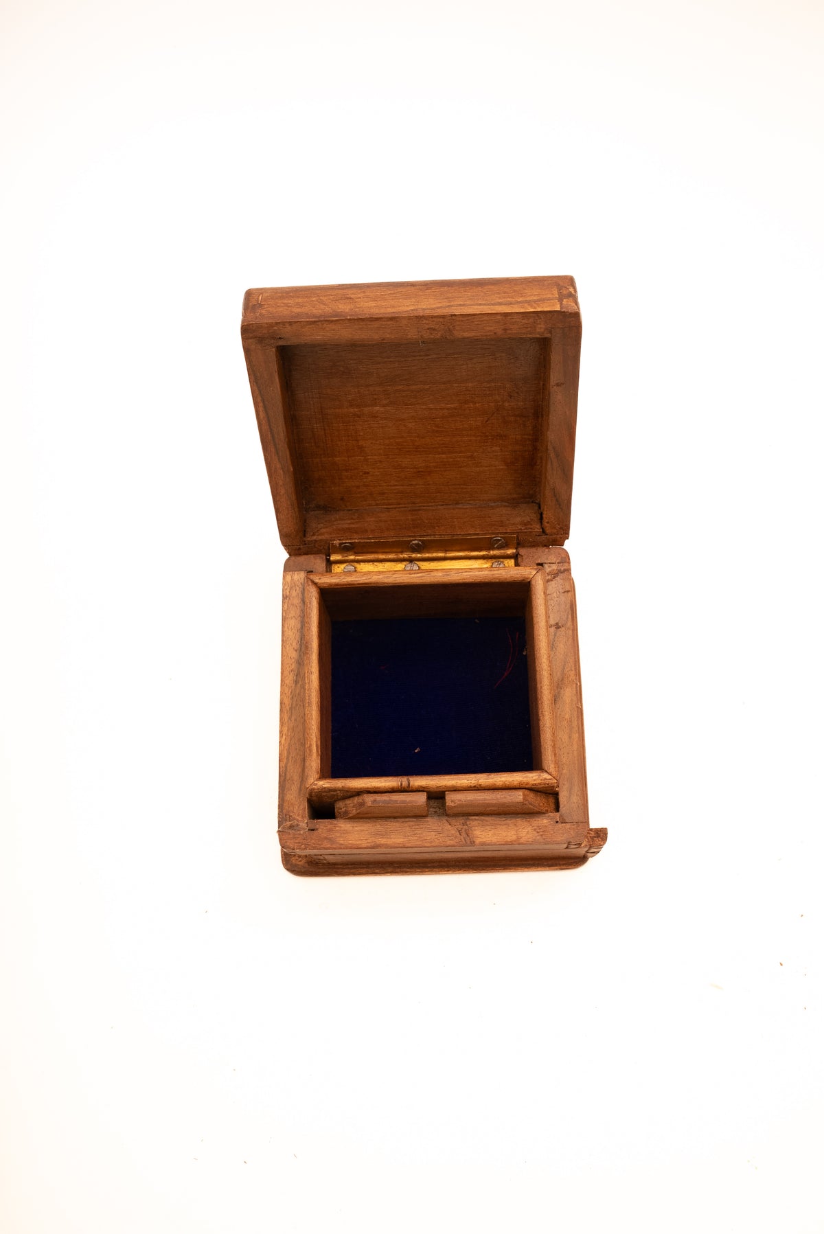 Size 4" x 4" x 2": Hand Carved Walnut Wood Wooden Box: Maple Leaf Garden
