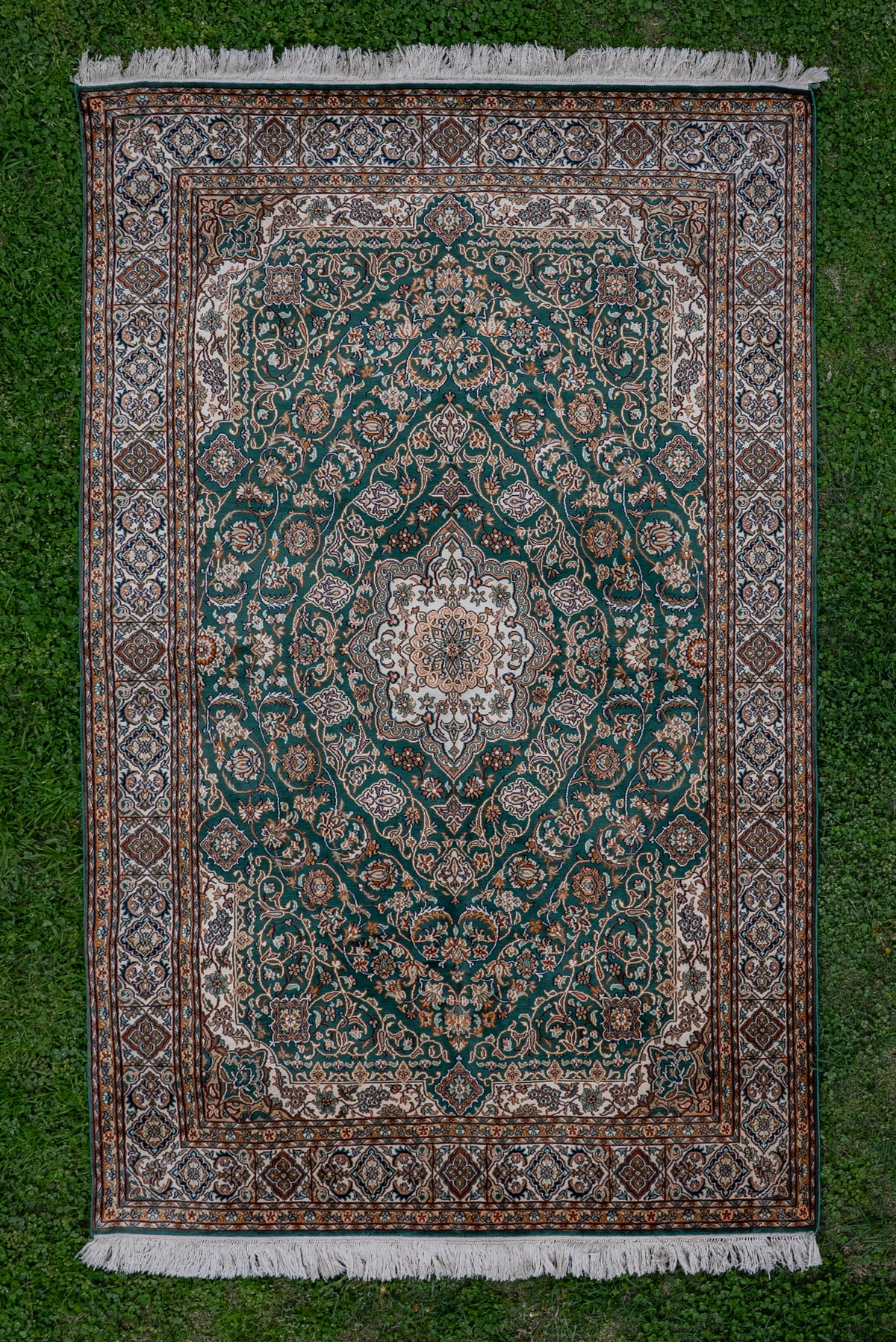 6ft x 4ft: Emerald Garden Medallion: Hand Knotted Mulberry silk on silk Kashmiri Carpet