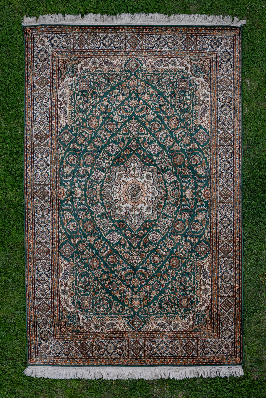 6ft x 4ft: Emerald Garden Medallion: Hand Knotted Mulberry silk on silk Kashmiri Carpet