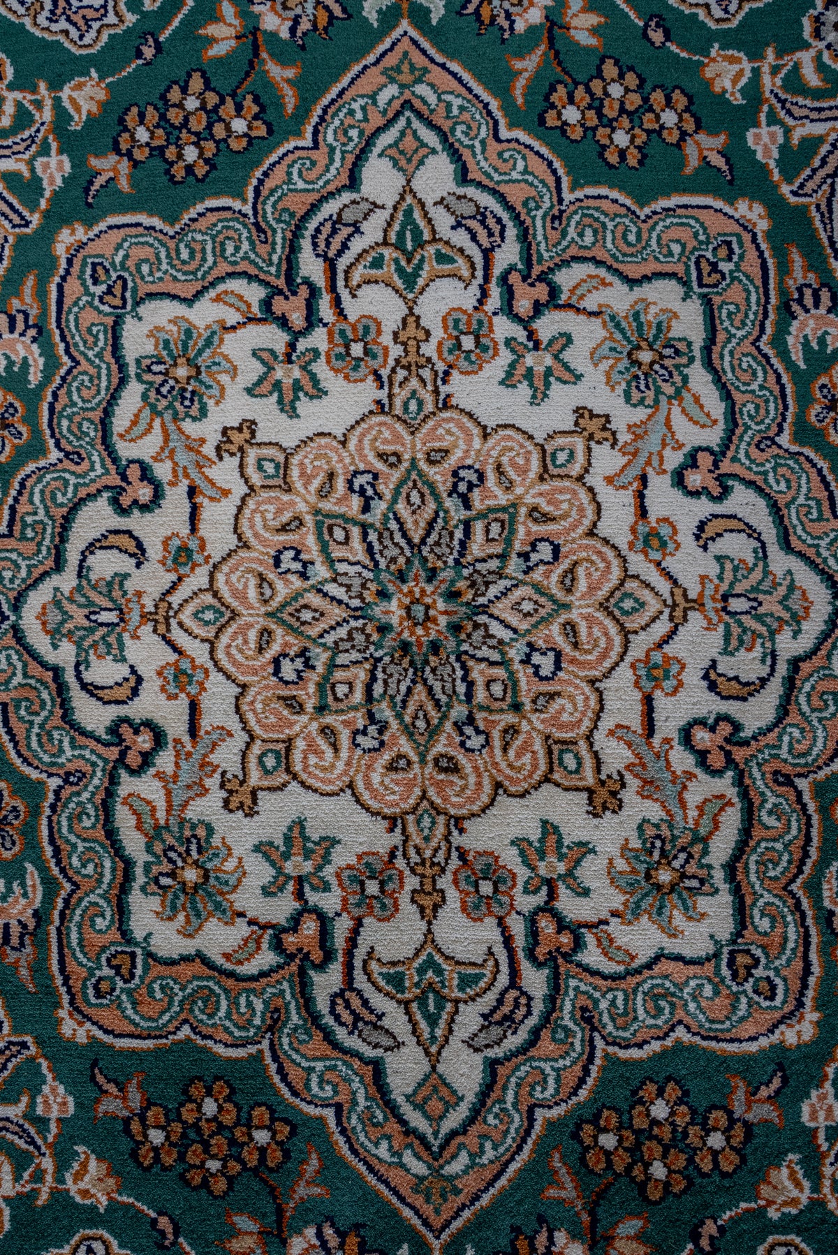 6ft x 4ft: Emerald Garden Medallion: Hand Knotted Mulberry silk on silk Kashmiri Carpet