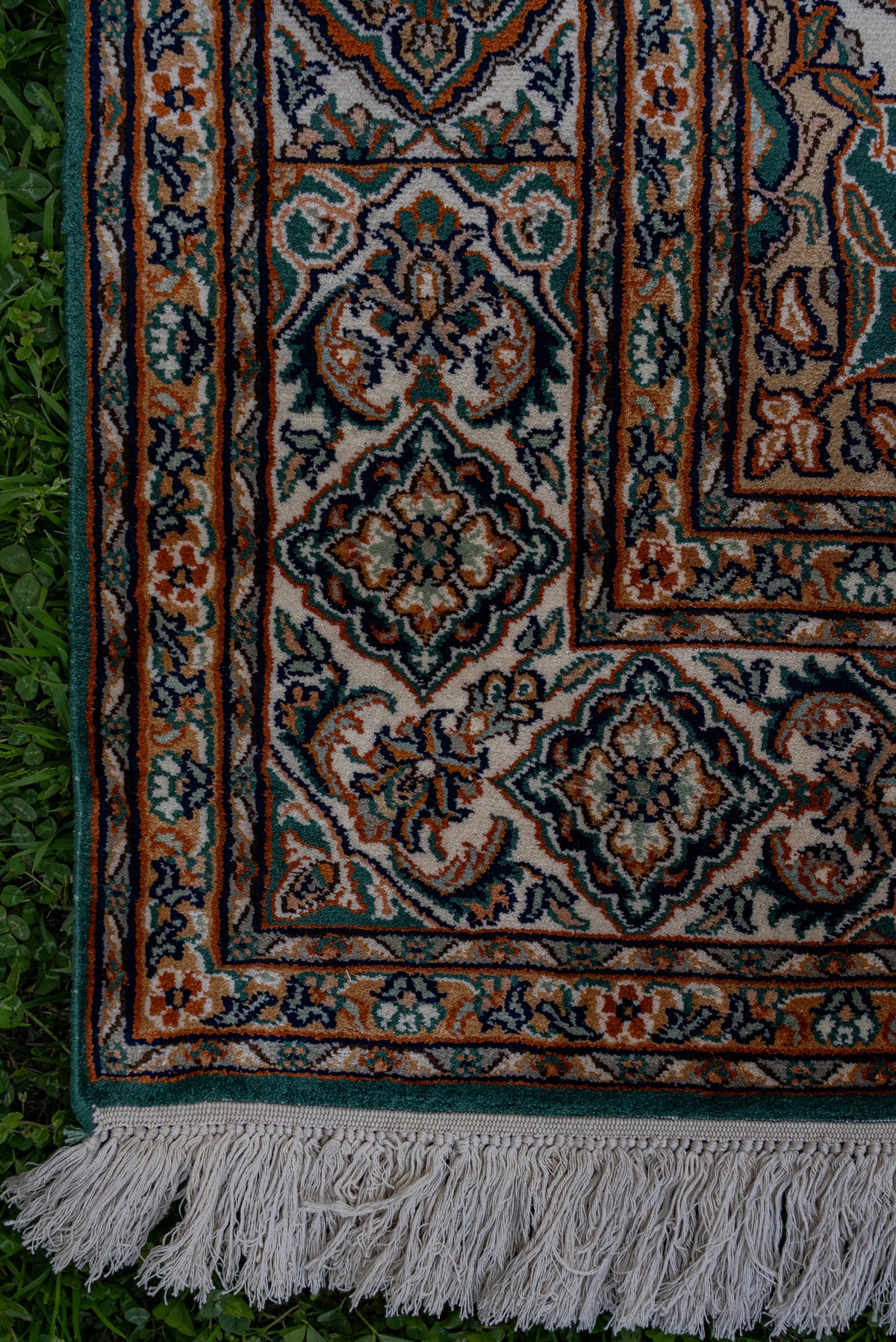 6ft x 4ft: Emerald Garden Medallion: Hand Knotted Mulberry silk on silk Kashmiri Carpet