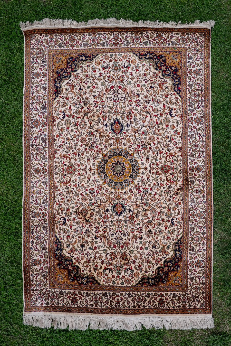 6ft x 4ft: Ivory Blossom Symphony: Hand Knotted Mulberry silk on silk Kashmiri Carpet
