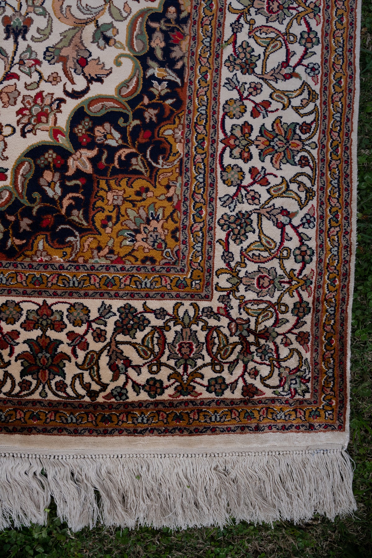 6ft x 4ft: Ivory Blossom Symphony: Hand Knotted Mulberry silk on silk Kashmiri Carpet