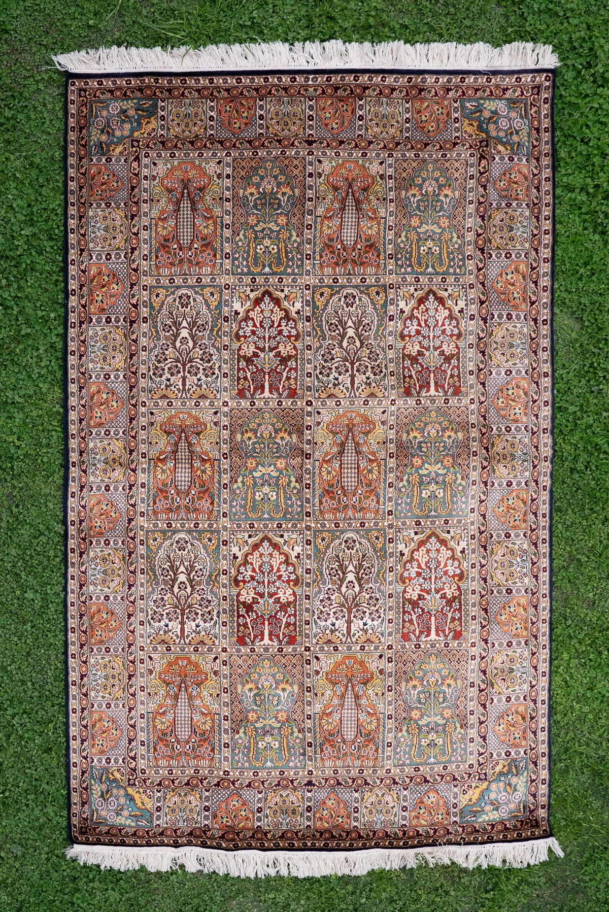 6ft * 4ft: Royal Garden Panel Tapestry: Hand Knotted Mulberry silk