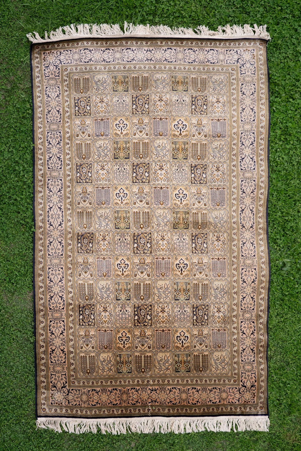6ft x 4ft Ivory Heritage Grid: Hand Knotted Mulberry silk on silk Kashmiri Carpet