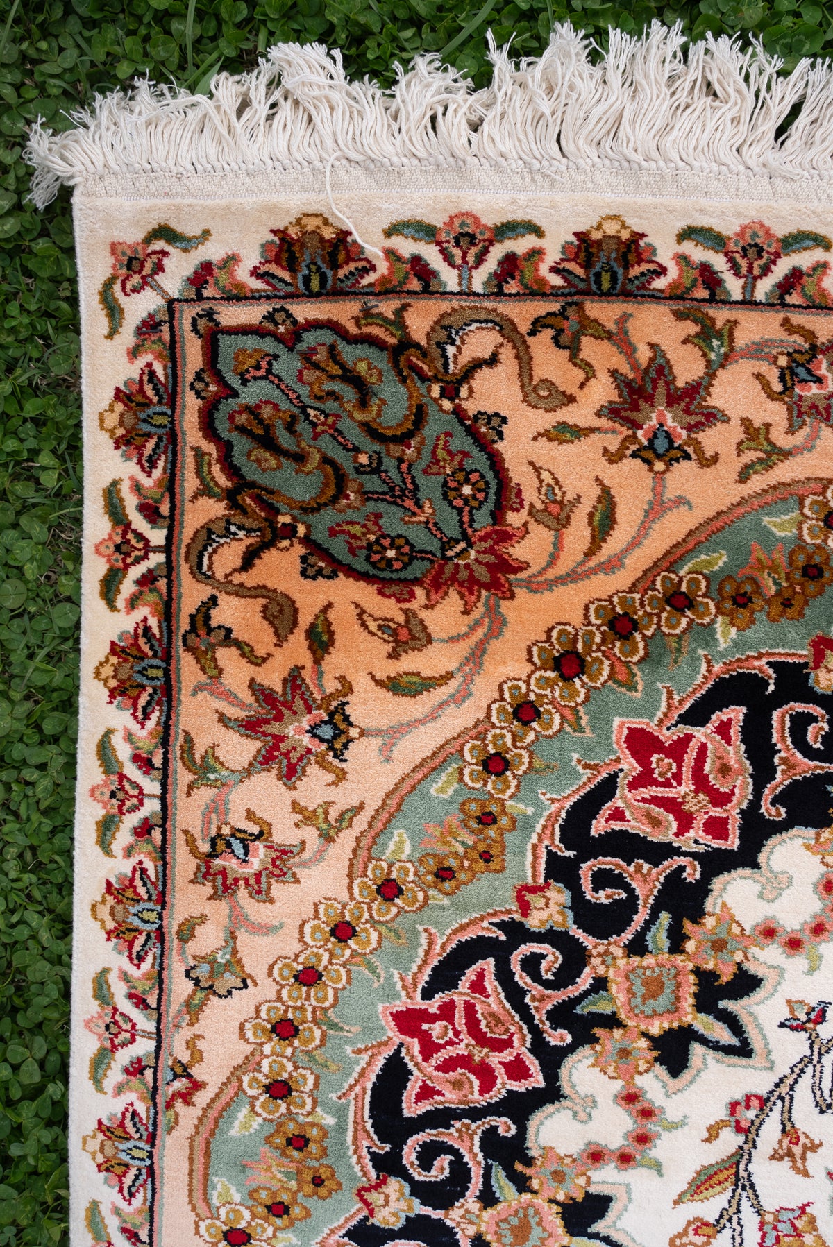 5ft x 3ft Ivory Royal Bloom: Hand Knotted Mulberry silk on silk Kashmiri Carpet