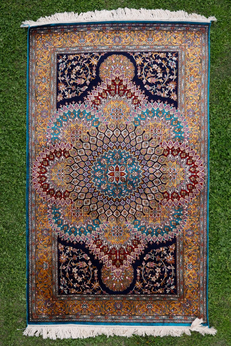 5ft x 3ft Regal Medallion Harmony: Hand Knotted Mulberry silk on silk Kashmiri Carpet
