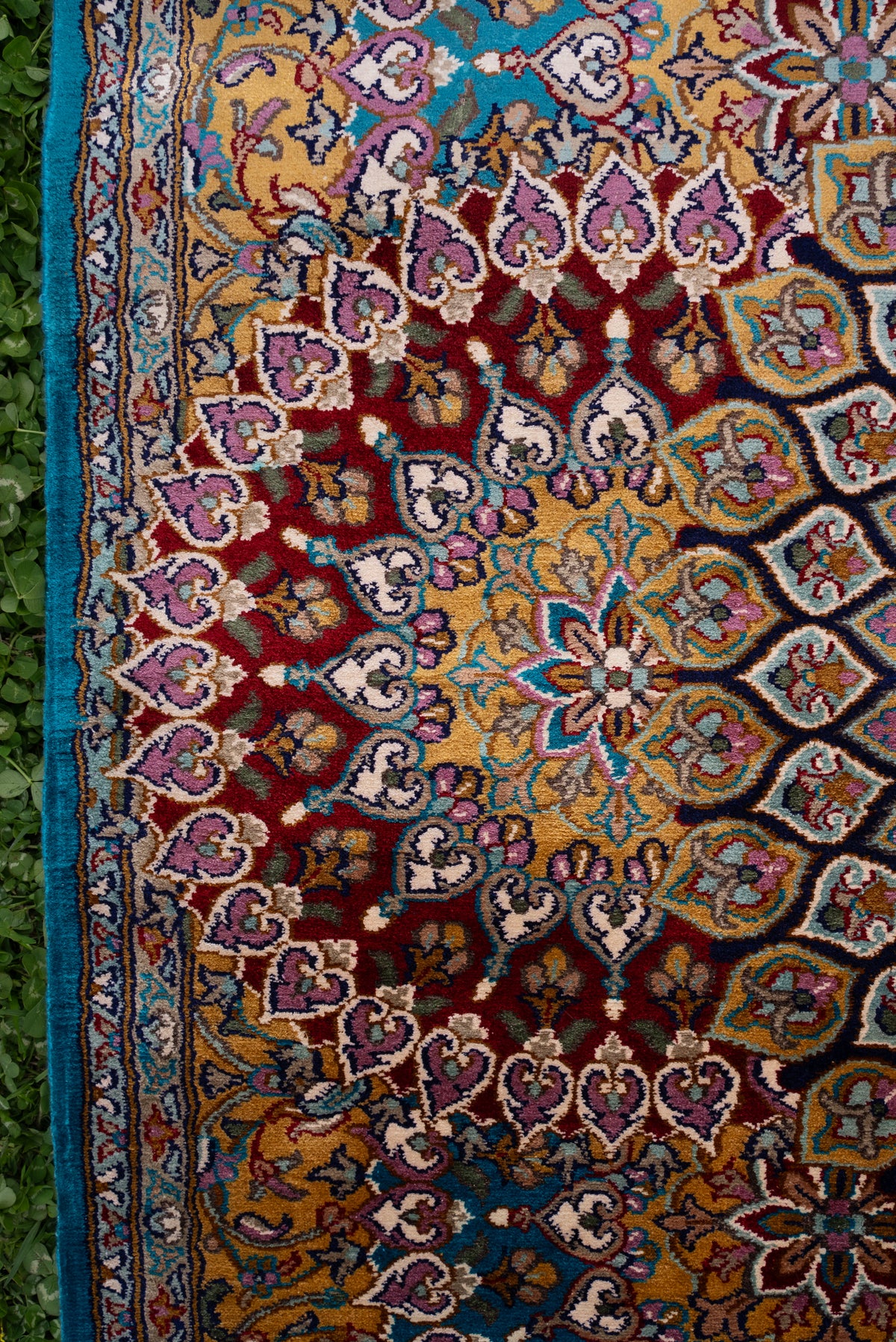 5ft x 3ft Regal Medallion Harmony: Hand Knotted Mulberry silk on silk Kashmiri Carpet