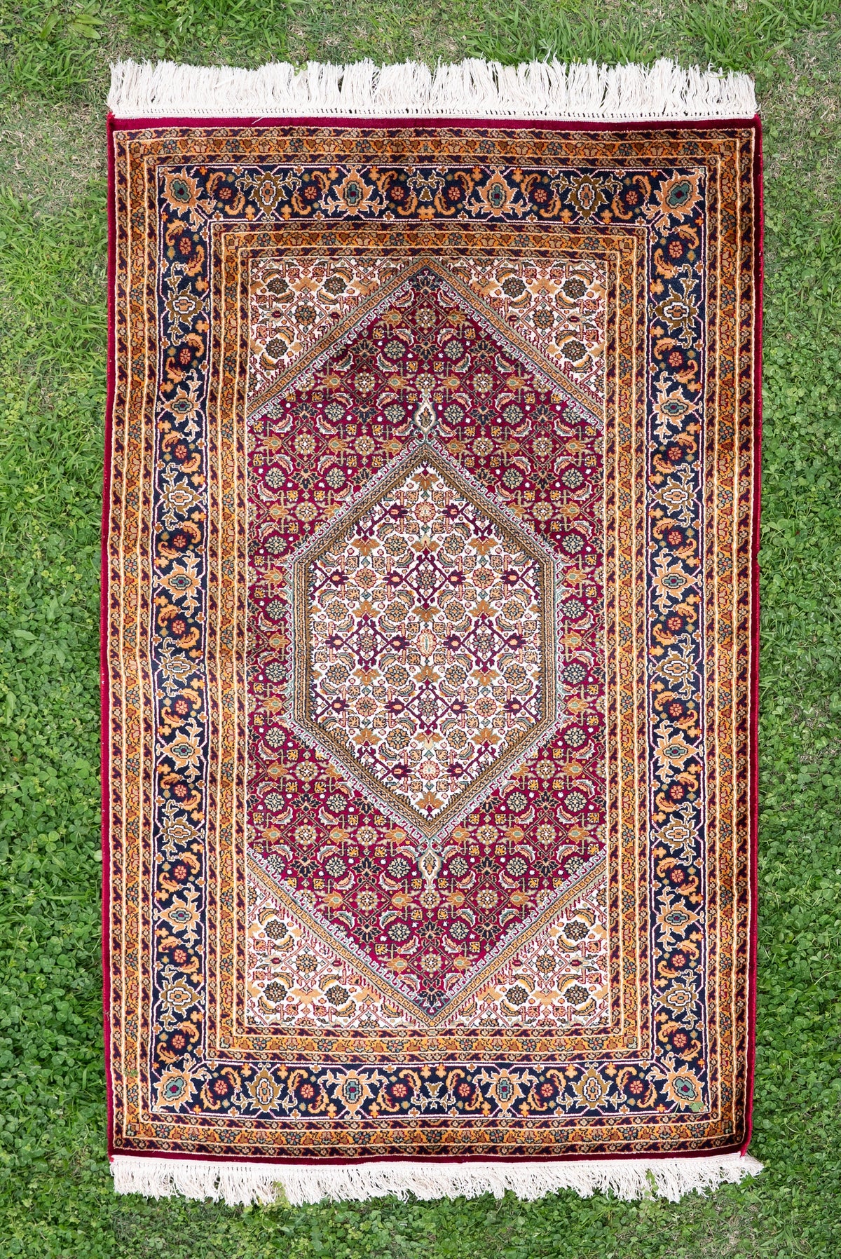 2.5ft x 4ft: Hand Knotted Mulberry silk on silk Kashmiri Carpet