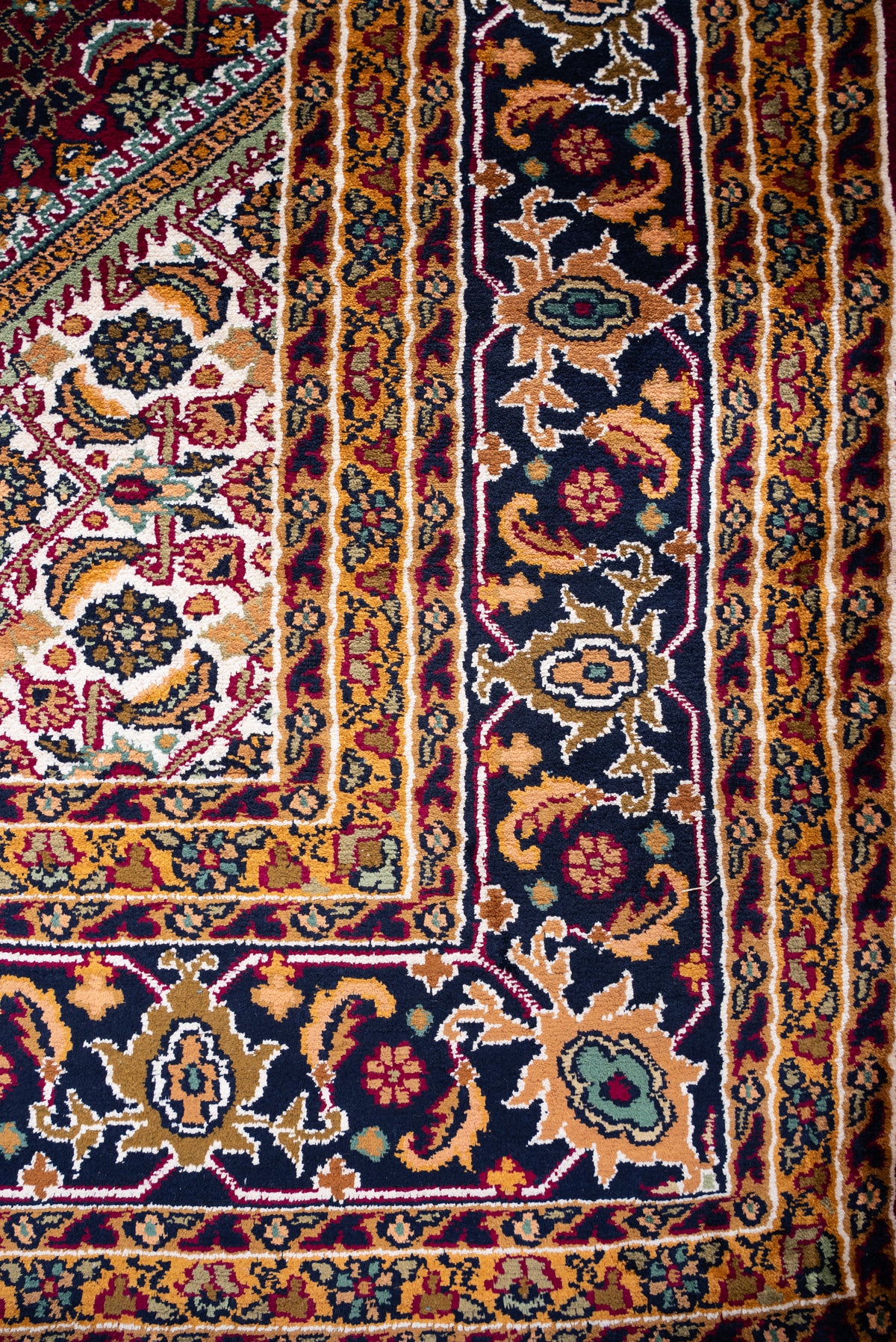 2.5ft x 4ft: Hand Knotted Mulberry silk on silk Kashmiri Carpet