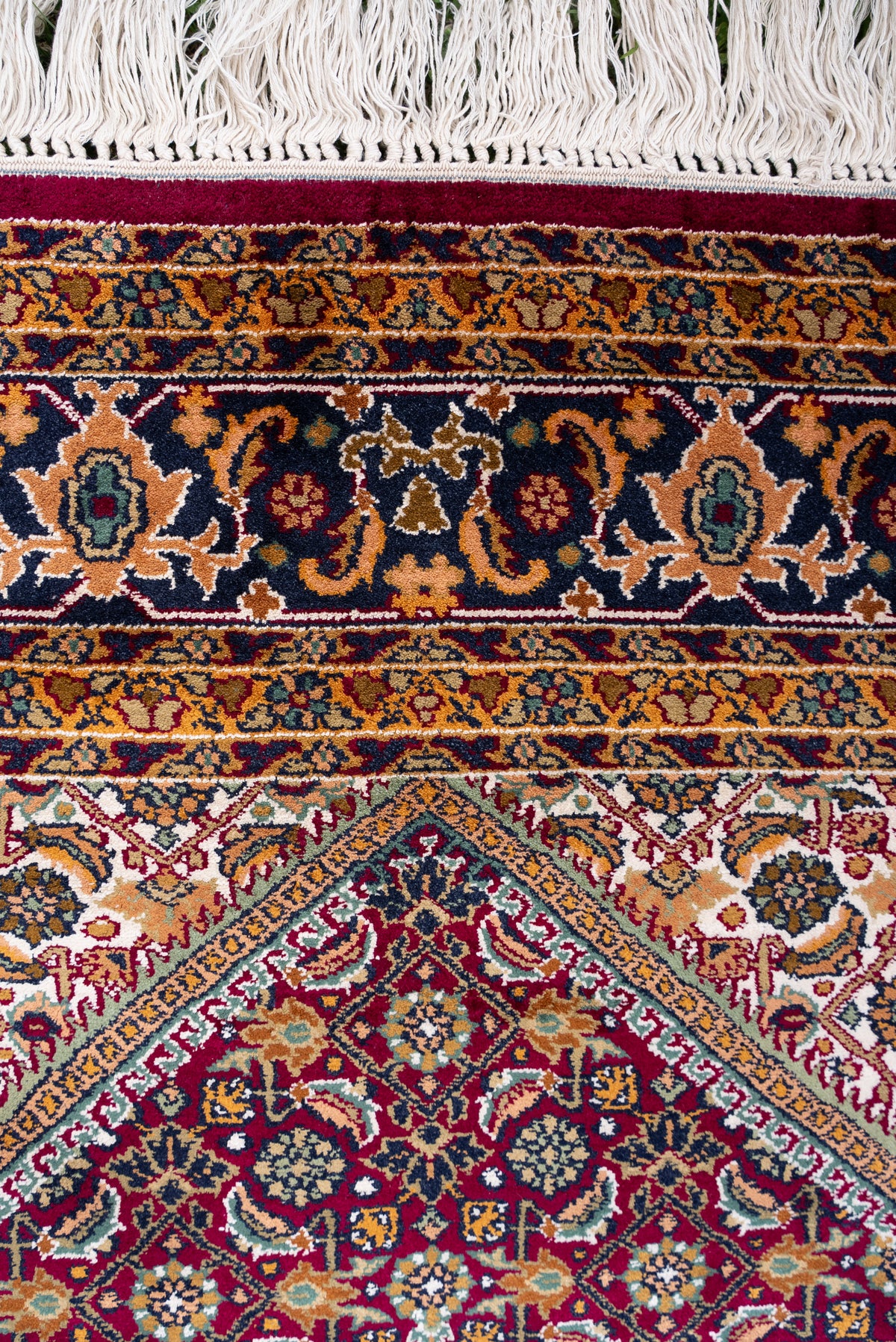 2.5ft x 4ft: Hand Knotted Mulberry silk on silk Kashmiri Carpet