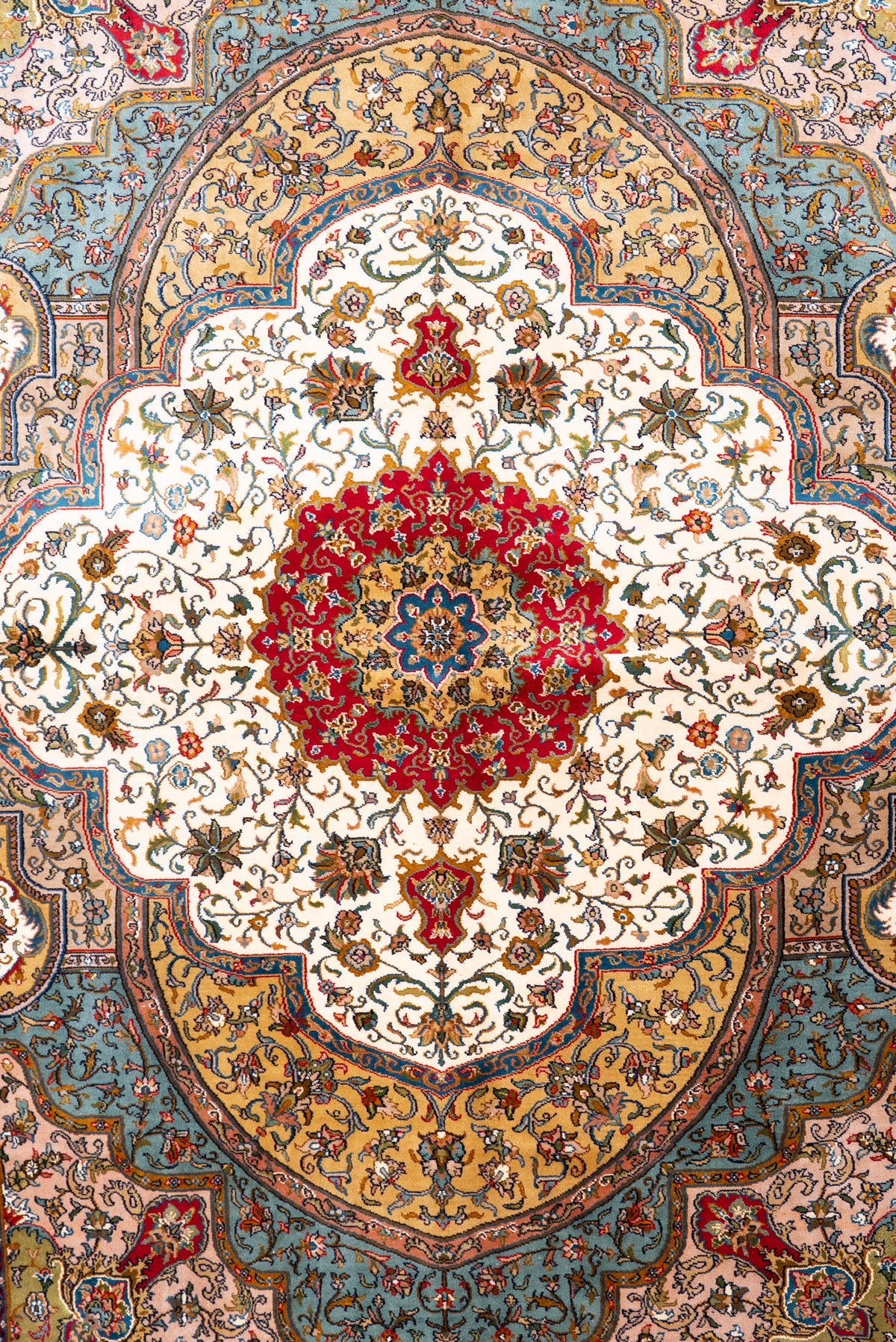 6ft x 4ft: Hand Knotted Mulberry silk on silk Kashmiri Carpet