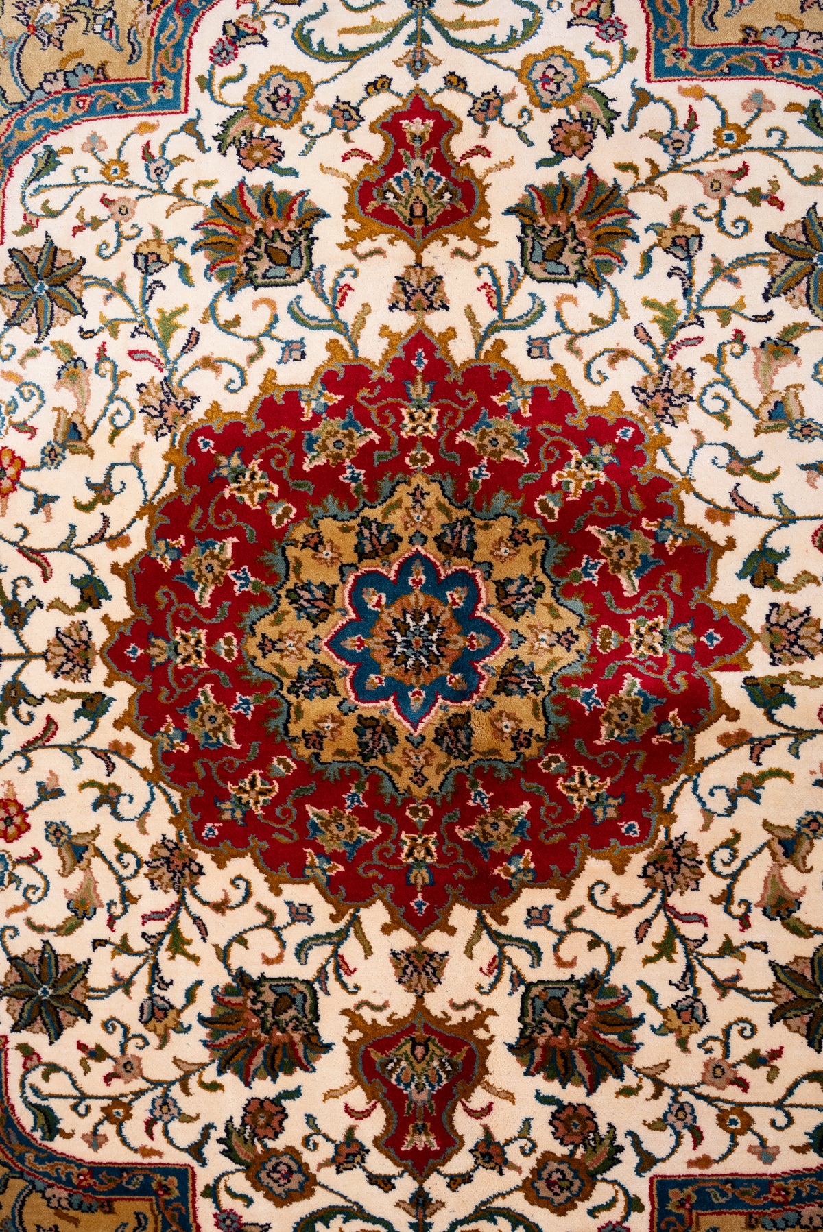 6ft x 4ft: Hand Knotted Mulberry silk on silk Kashmiri Carpet