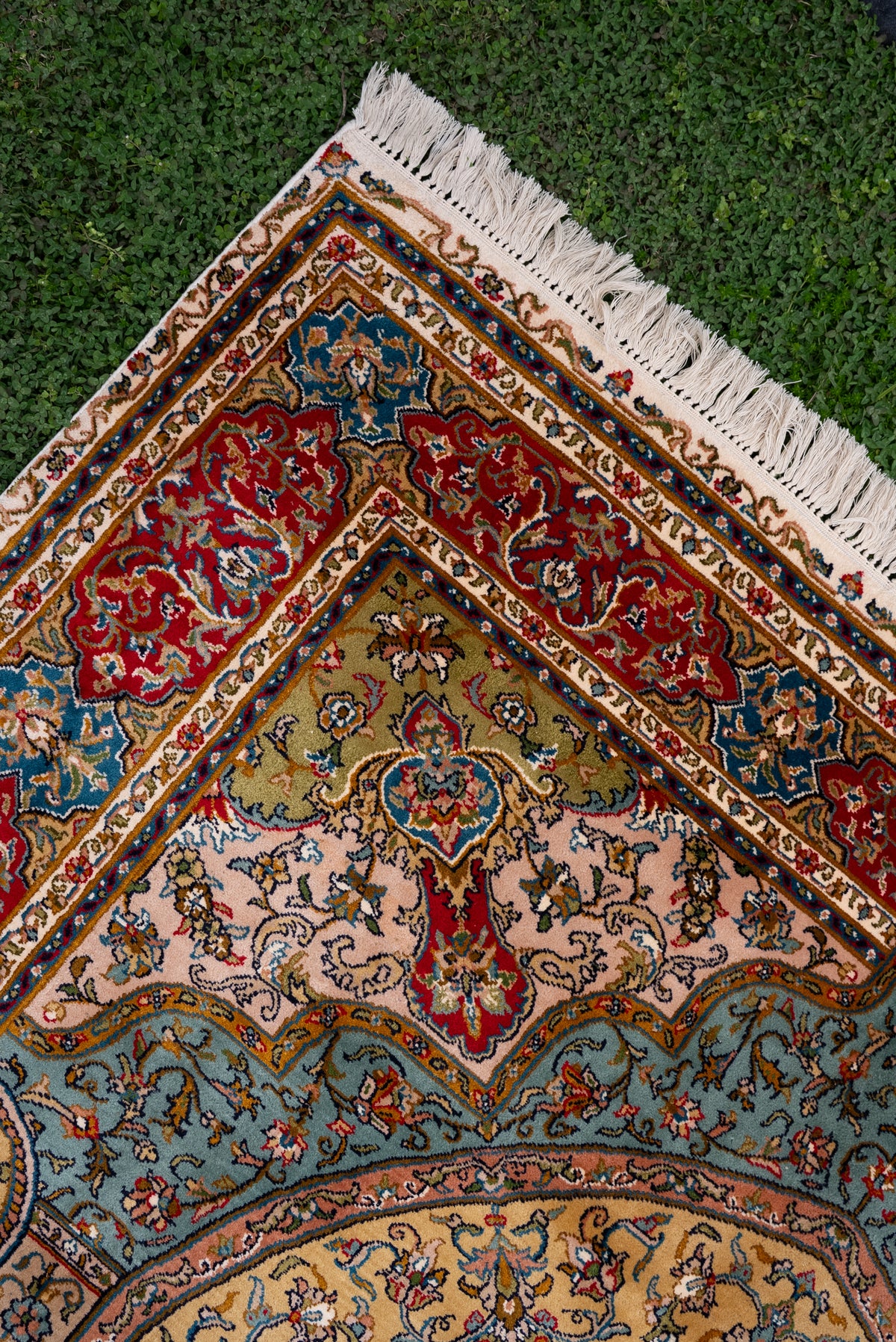 6ft x 4ft: Hand Knotted Mulberry silk on silk Kashmiri Carpet