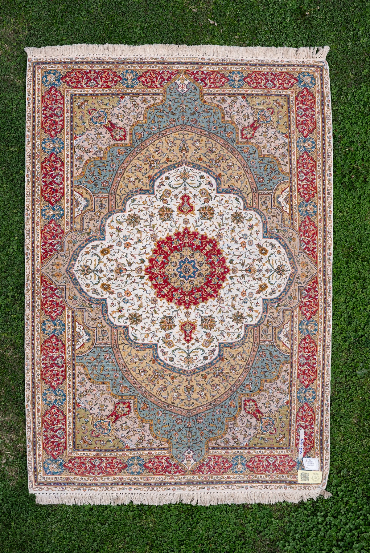 6ft x 4ft: Hand Knotted Mulberry silk on silk Kashmiri Carpet