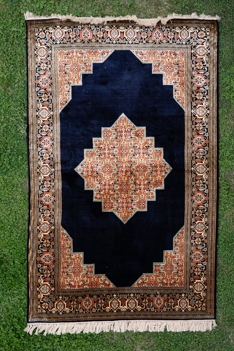 6ft x 4ft: Hand Knotted Mulberry silk on silk Kashmiri Carpet