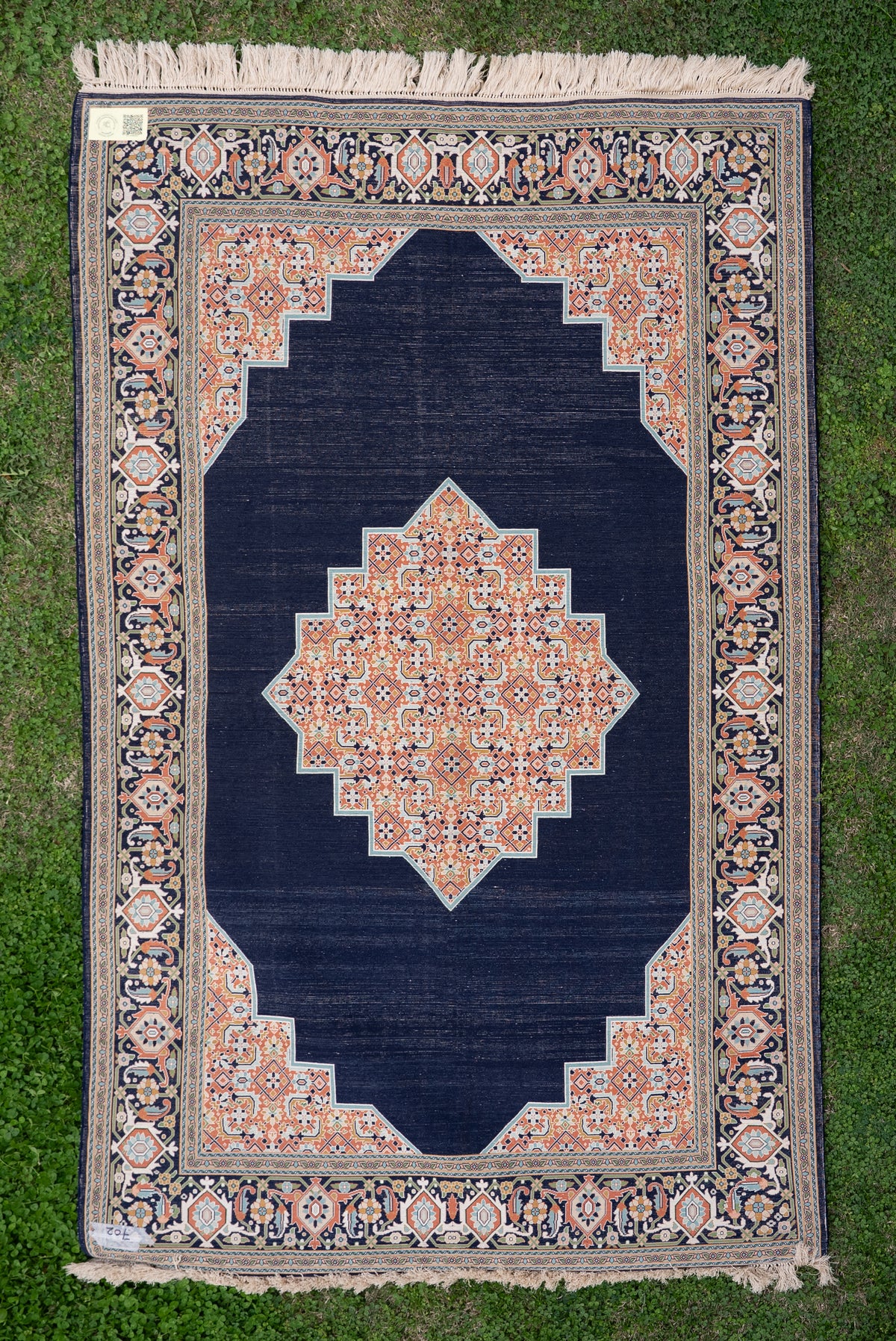 6ft x 4ft: Hand Knotted Mulberry silk on silk Kashmiri Carpet