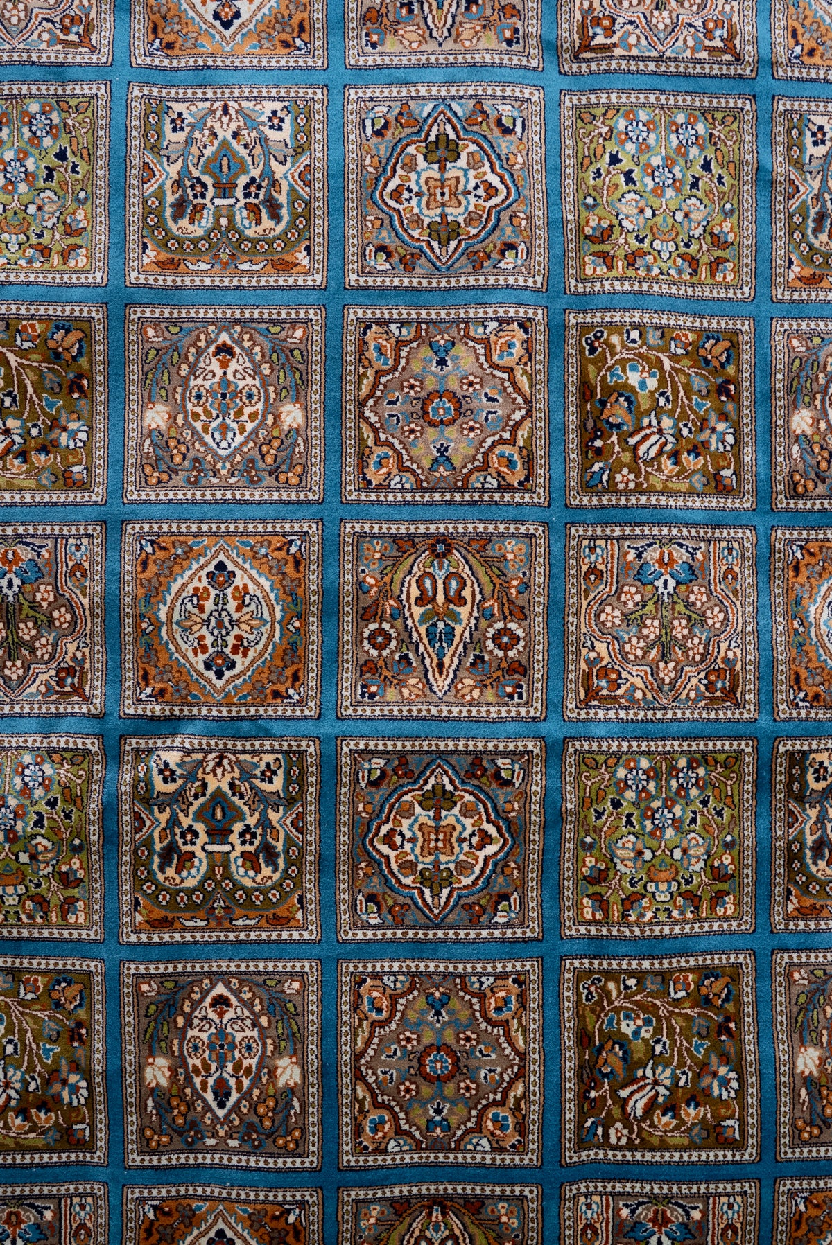 7ft x 5ft Hand Knotted Mulberry silk on silk Kashmiri Carpet
