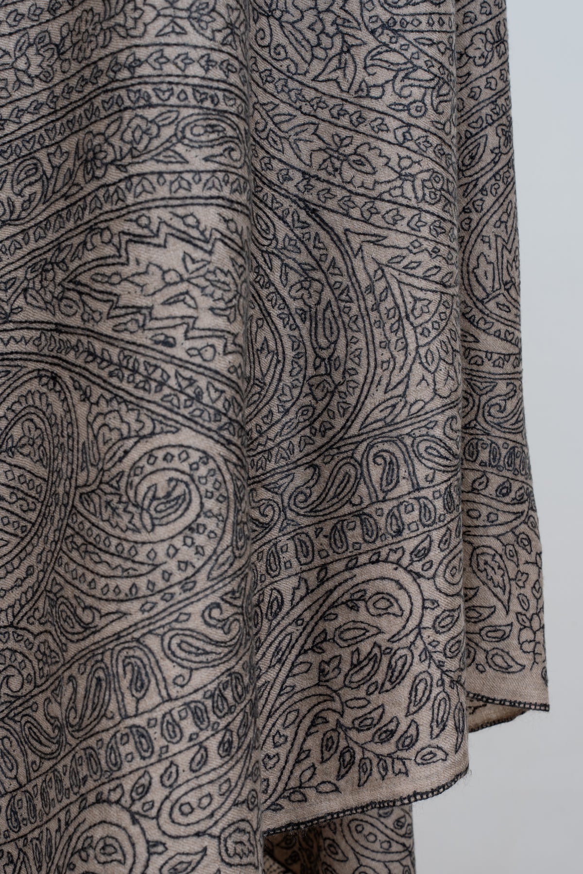 2.5 yards Pure Pashmina Shawl with Sozni Hand Embroidered Paisley Tapestry