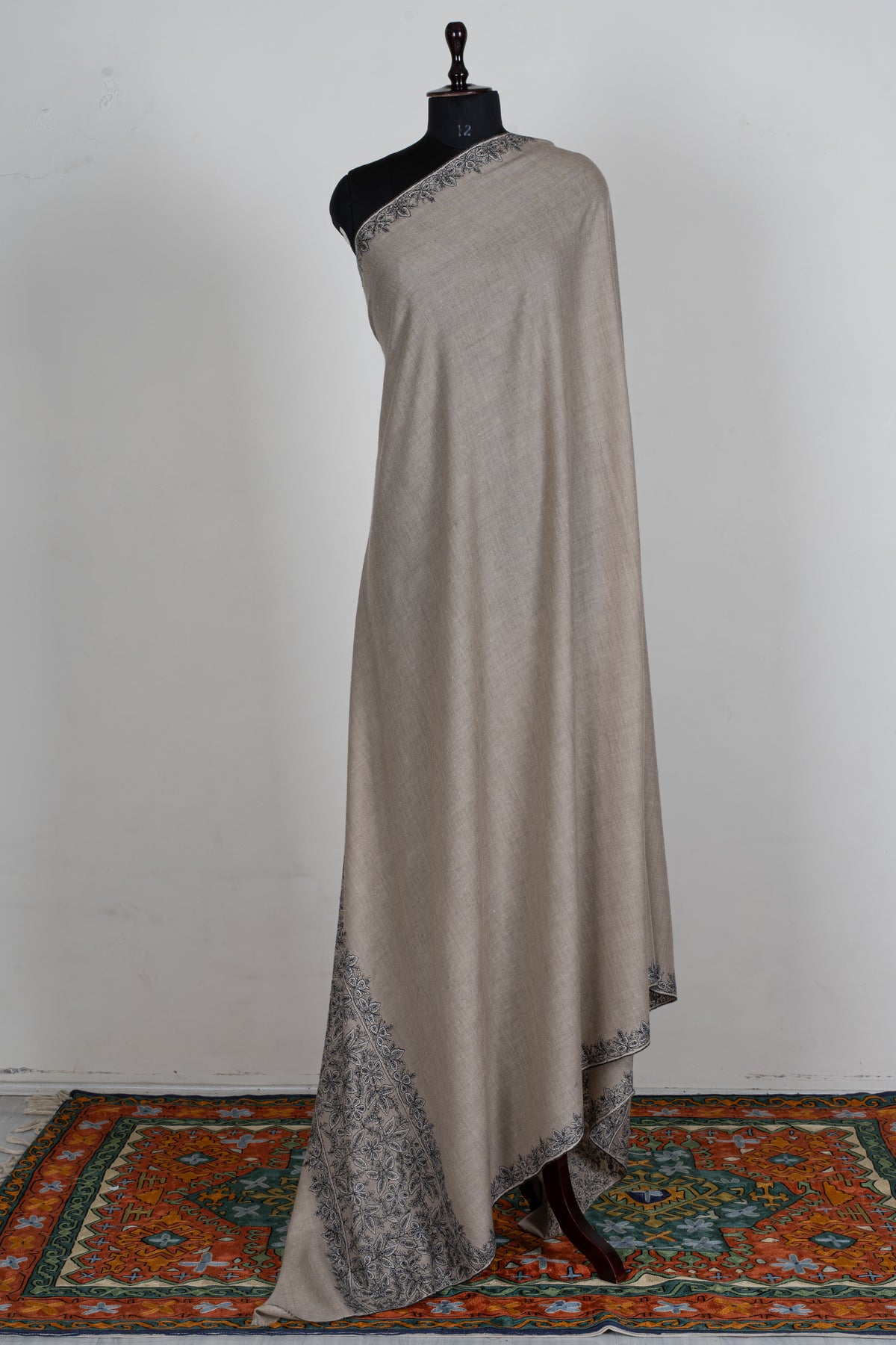 3 Yards Silver Fern Elegance Pure Pashmina Shawl with Sozni Hand Embroidered Floral Corners