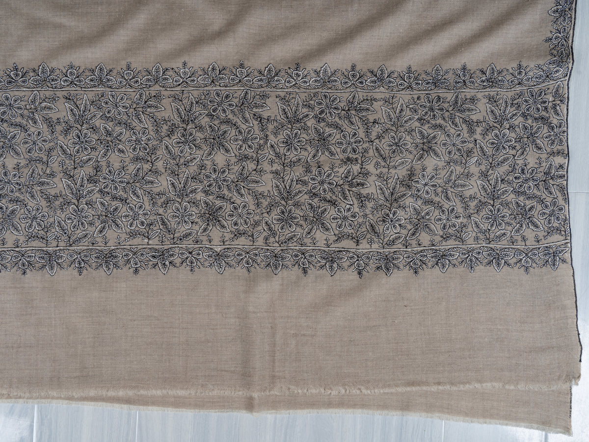 3 Yards Silver Fern Elegance Pure Pashmina Shawl with Sozni Hand Embroidered Floral Corners