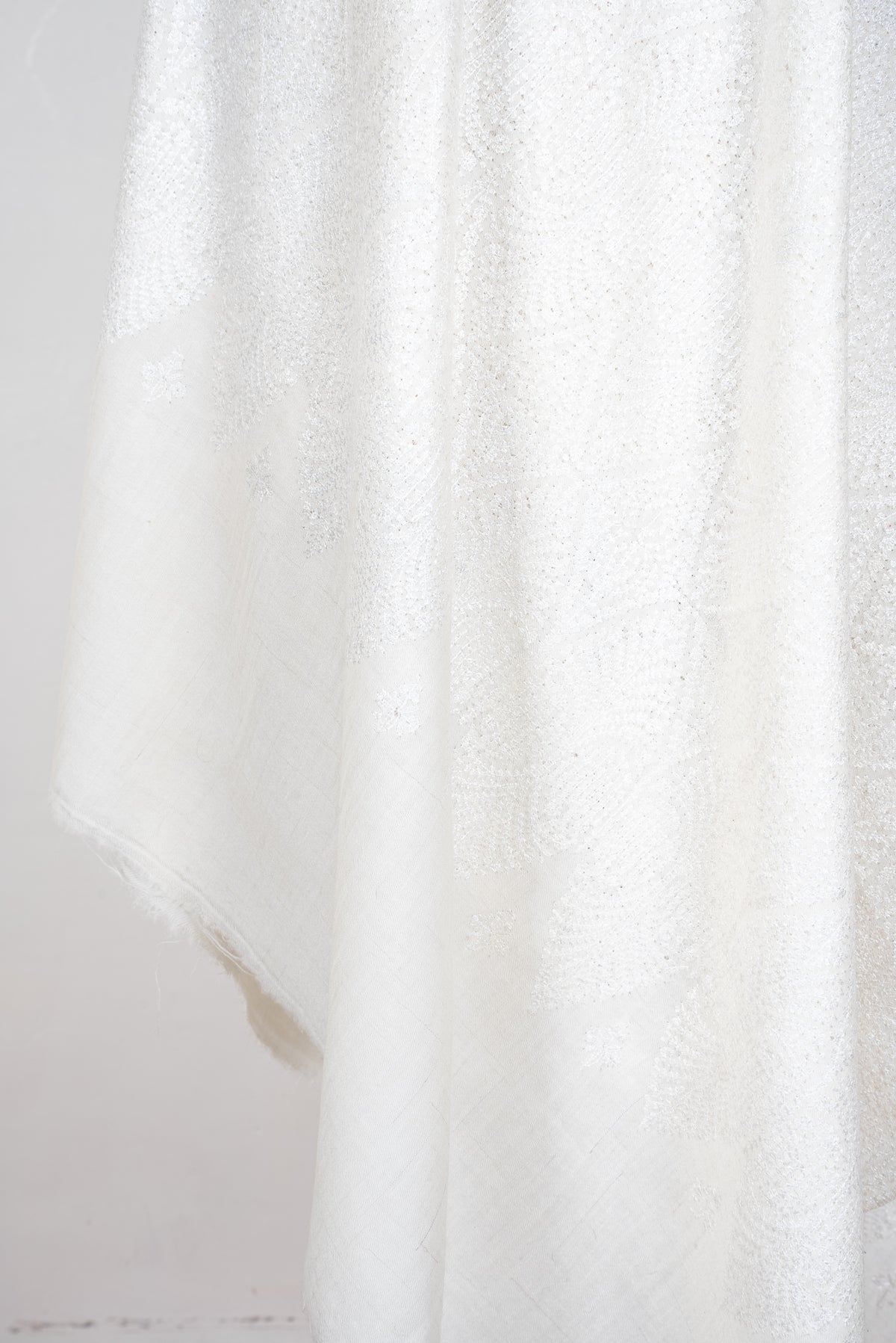 Pure Silk Thread Sozni Embroidered Pure Pashmina Shawl — Safed Resham