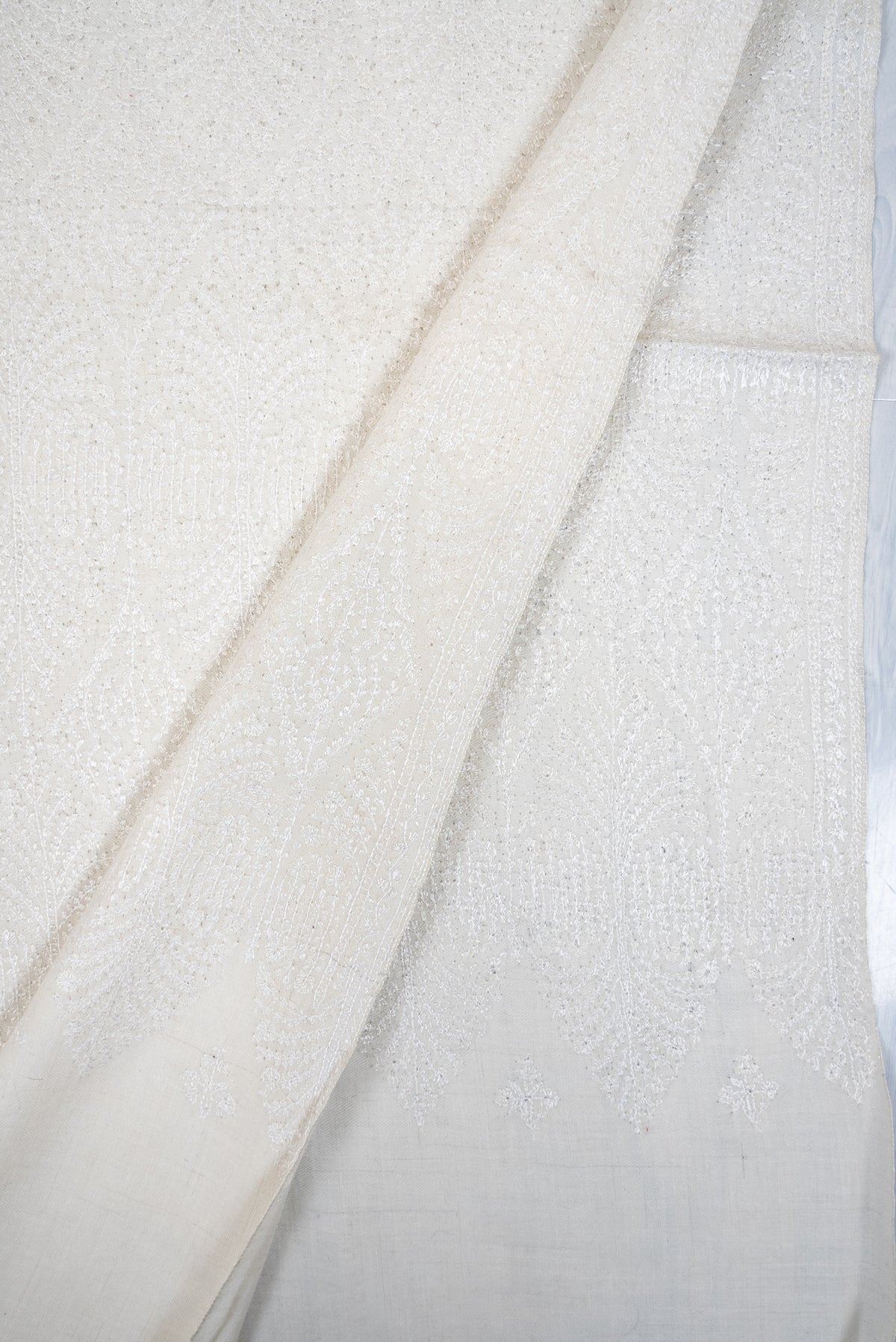 Pure Silk Thread Sozni Embroidered Pure Pashmina Shawl — Safed Resham