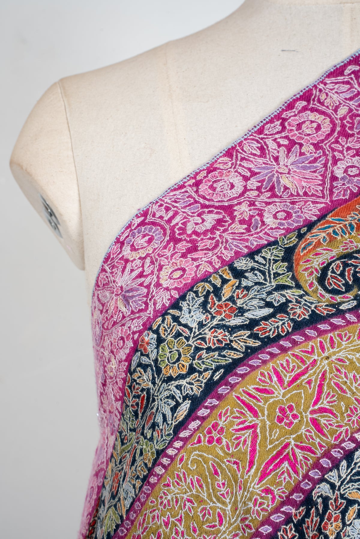 Royale Paisley Tapestry: Kalamkari Pure Pashmina Hand Embroidered Shawl