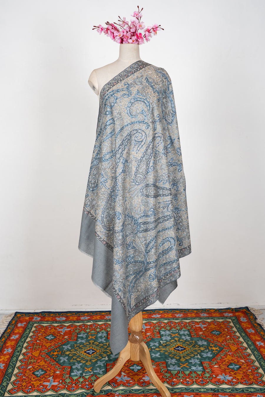 Frosted Paisley Reverie: Pure Pashmina Hand Embroidered Shawl