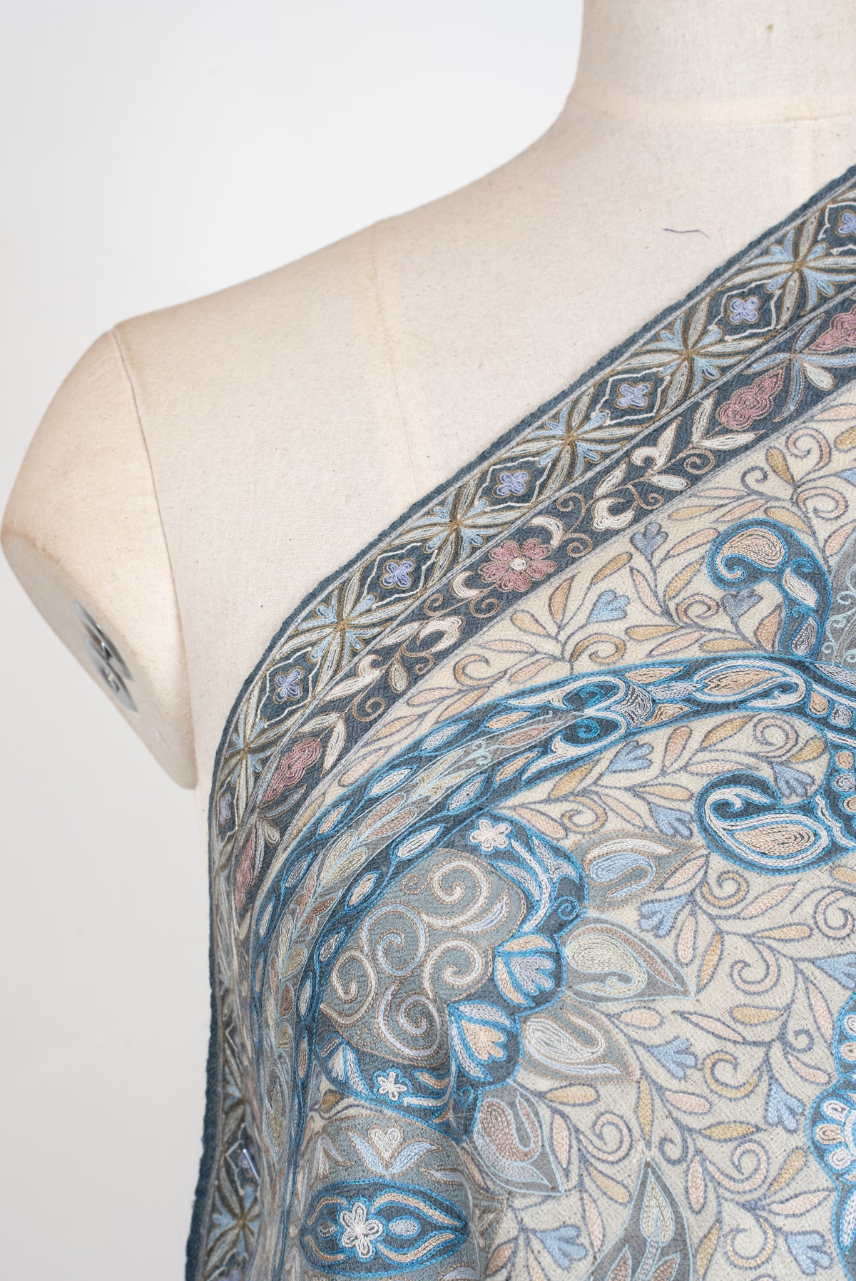 Frosted Paisley Reverie: Pure Pashmina Hand Embroidered Shawl