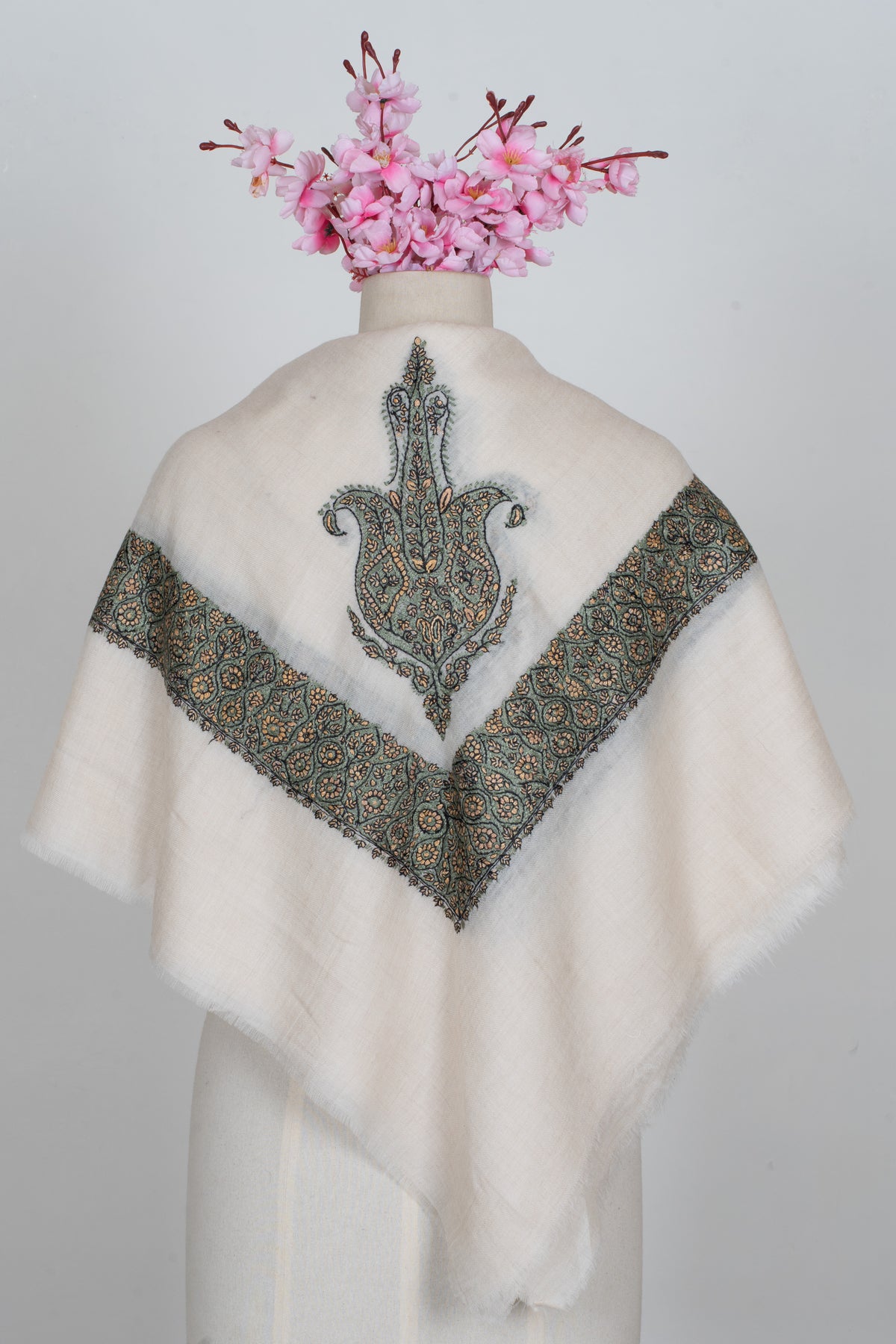Sabr-e-Sabz Hand-Embroidered Cashmere Men's Rumal