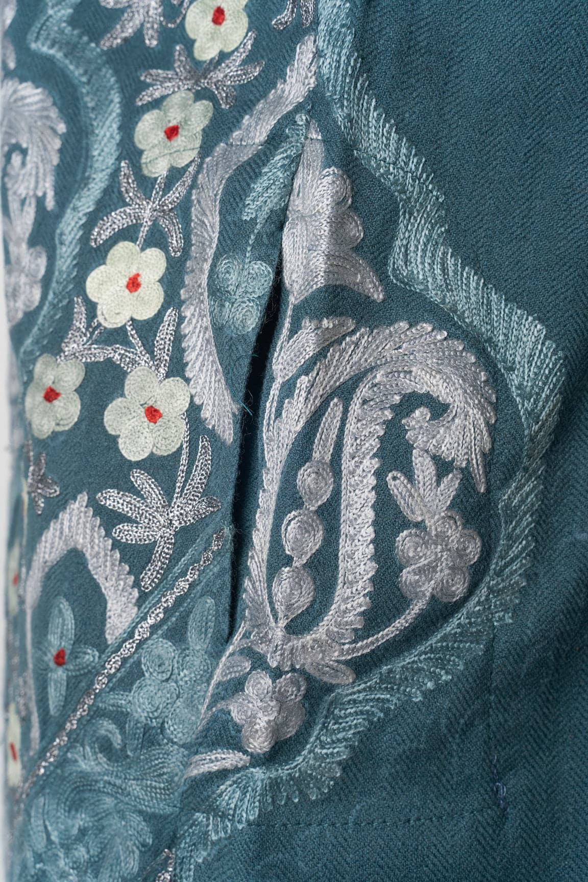 Moonlit Elegance Kashmiri Pheran with Aari & Zari Embroidery