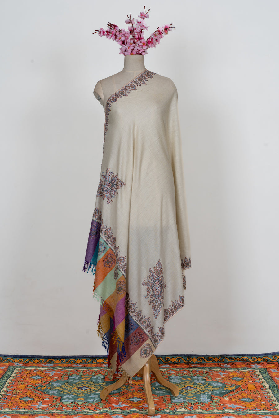 Heritage Bloom: Kani border Pure Pashmina Sozni Hand Woven Shawl