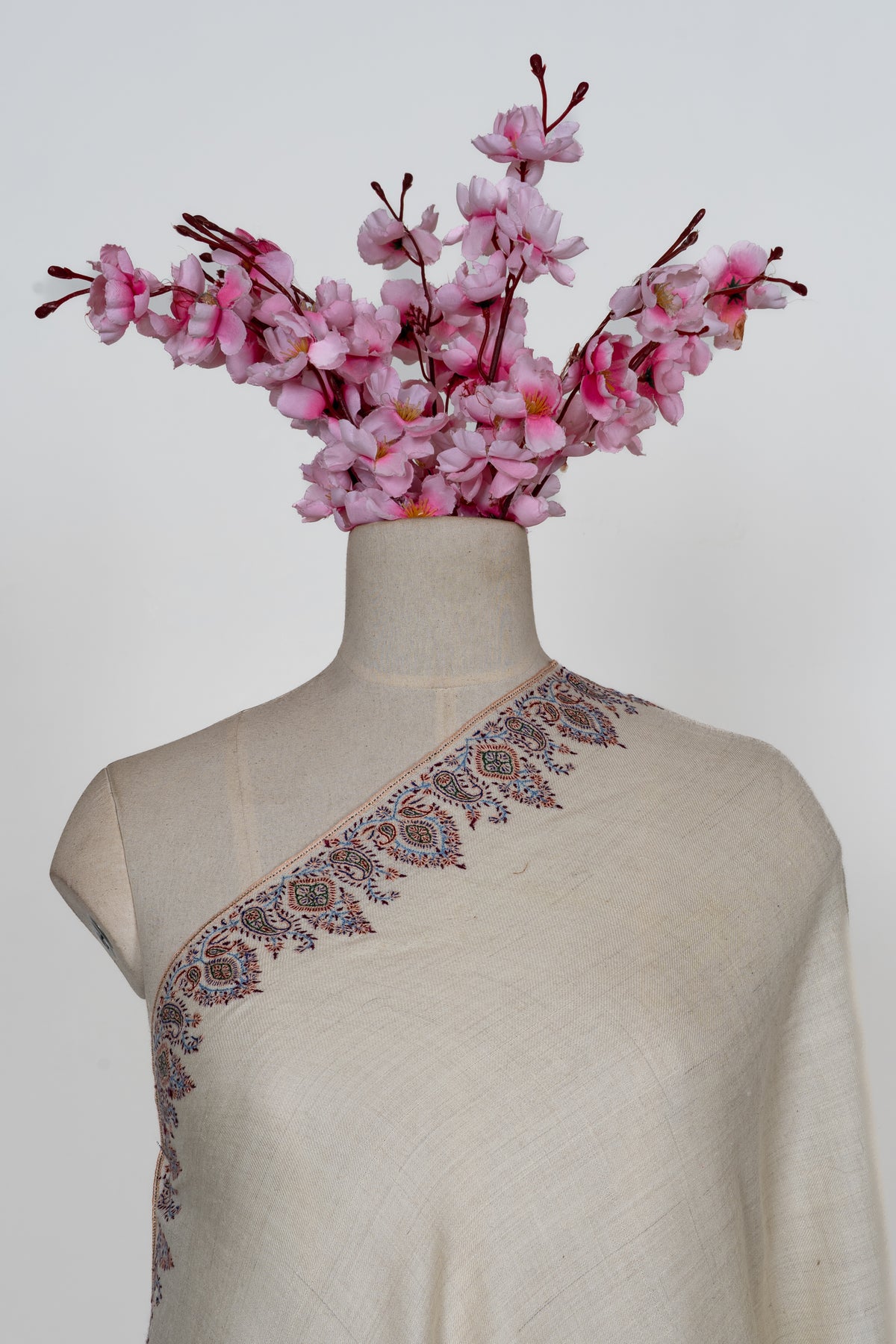 Heritage Bloom: Kani border Pure Pashmina Sozni Hand Woven Shawl