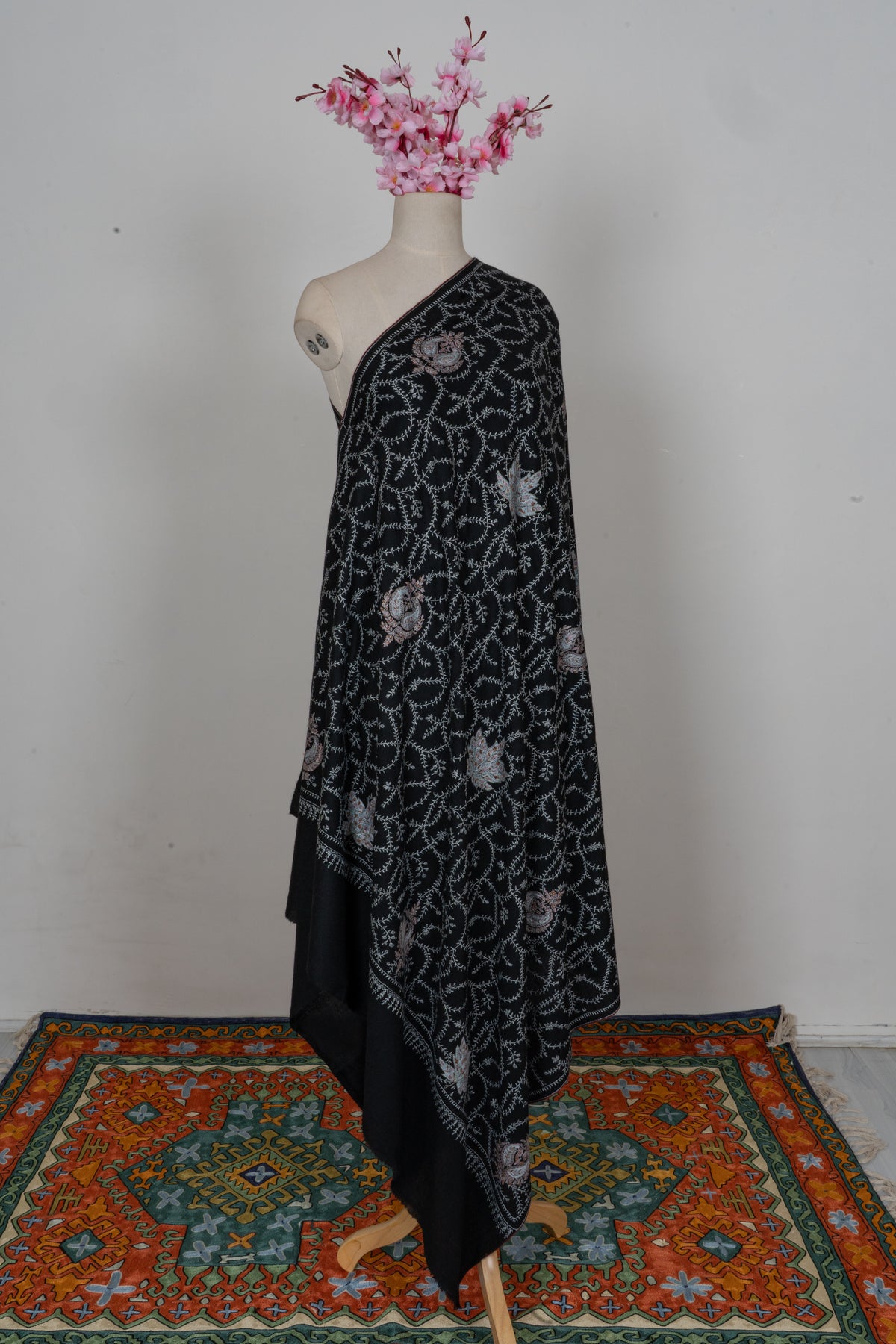 Pure Pashmina Sozni Hand Embroidered 2.5 Yards Shawl: Midnight Vine Elegance