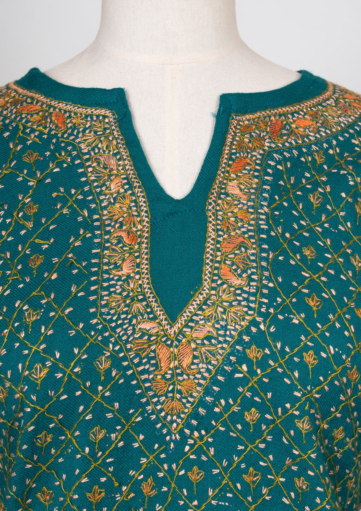 Jade Lattice Sozni Hand Embroidered Pheran