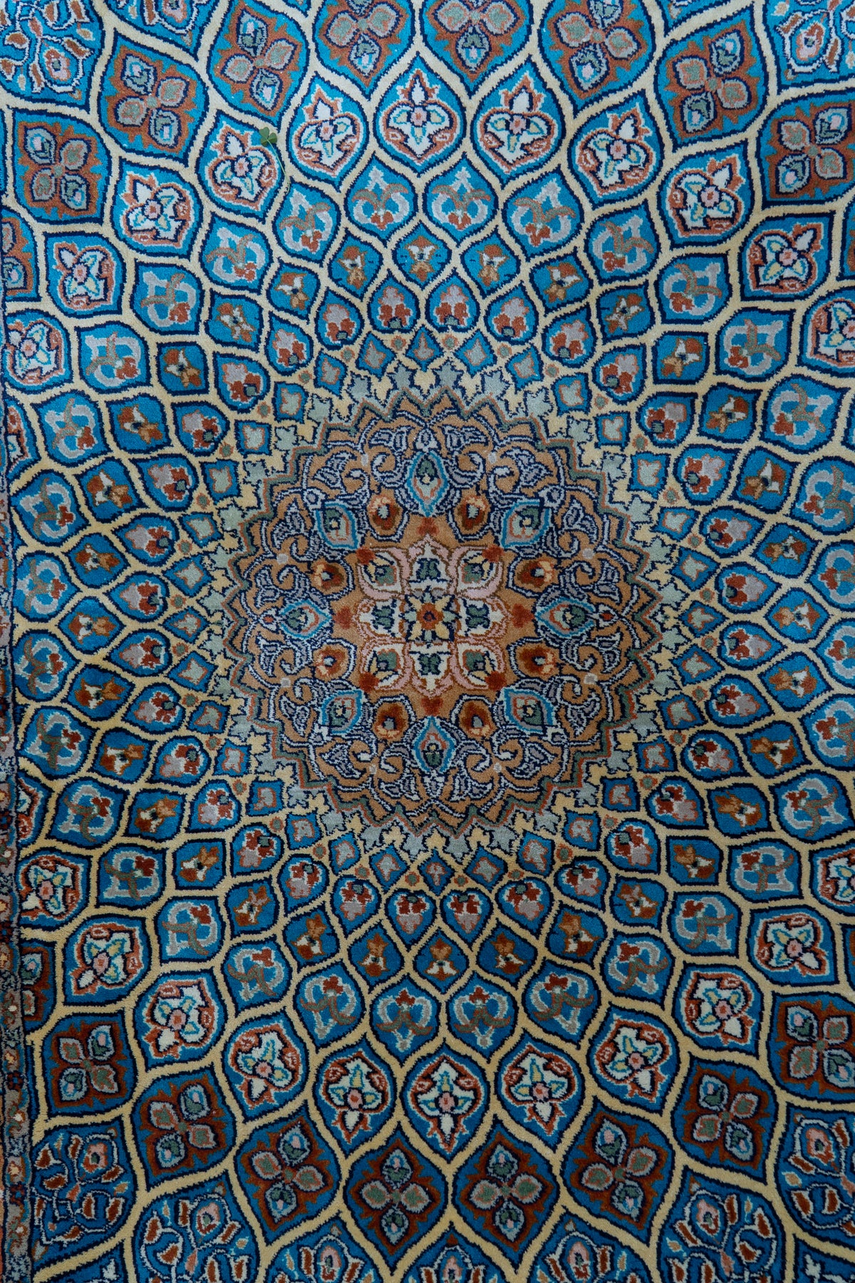 2.5ft x 4ft: Azure Radiance Bloom: Hand Knotted Mulberry silk on silk Kashmiri Carpet