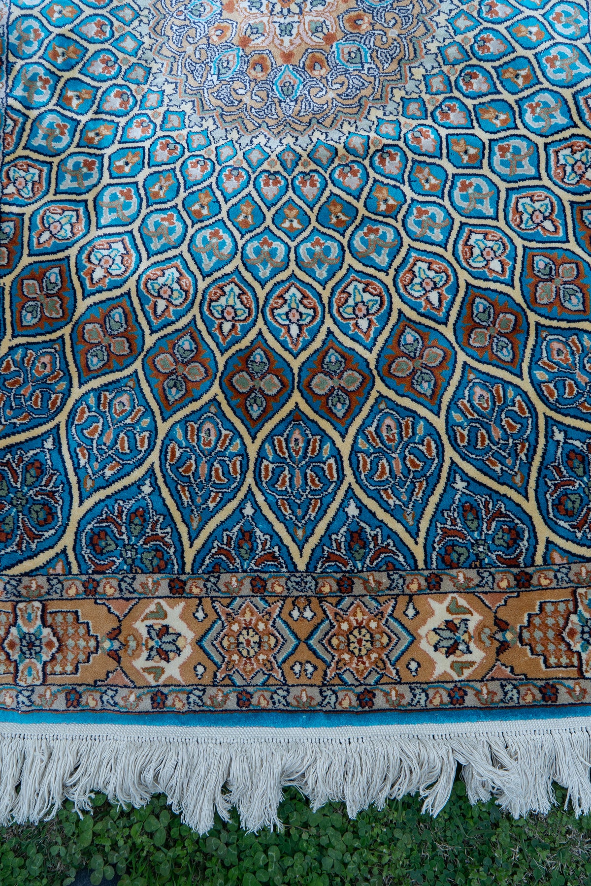 2.5ft x 4ft: Azure Radiance Bloom: Hand Knotted Mulberry silk on silk Kashmiri Carpet