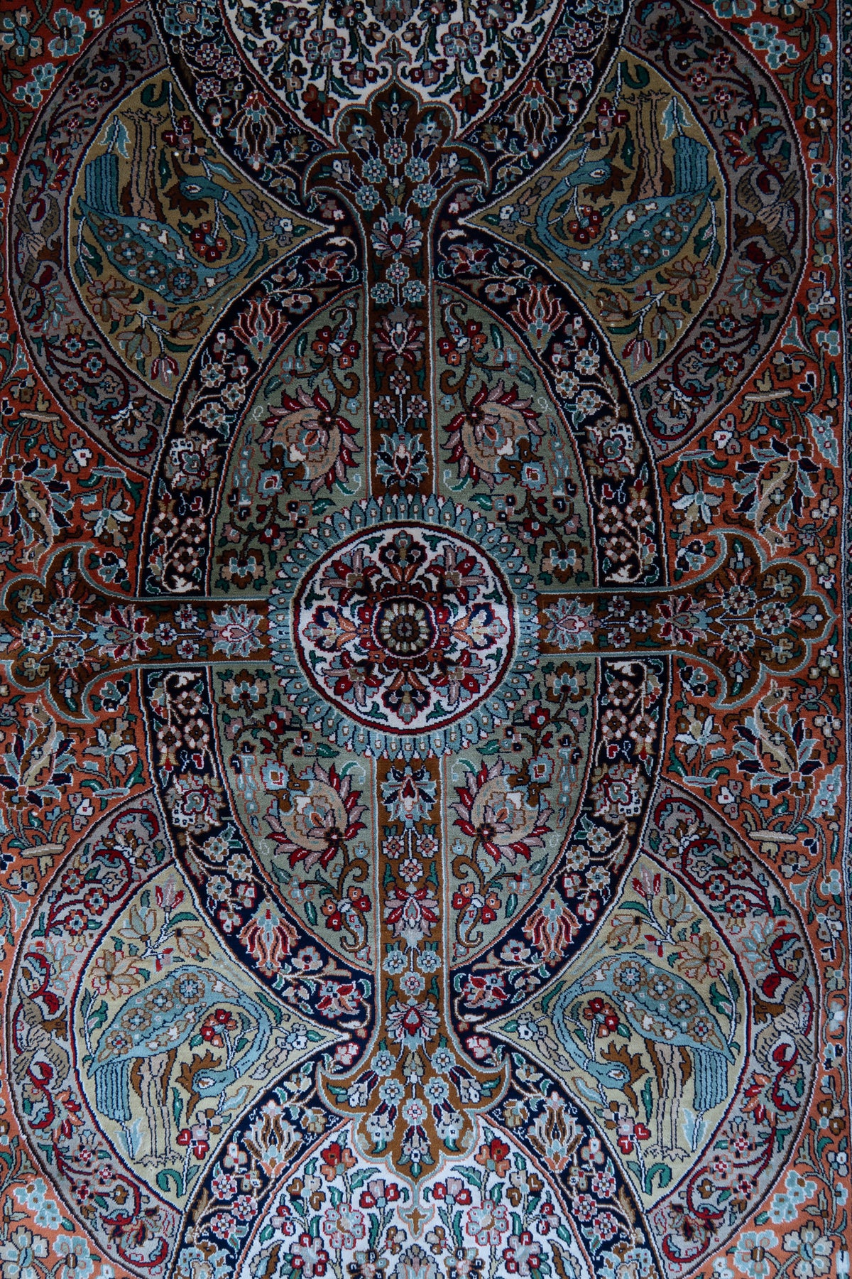 6ft x 4ft: Heritage Oval Symphony: Hand Knotted Mulberry silk