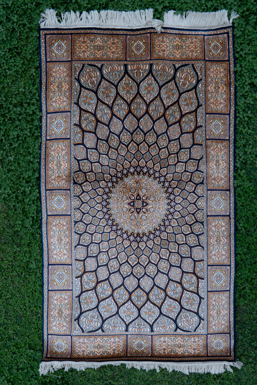5ft x 3ft: Ivory Petal Radiance: Hand Knotted Mulberry silk on silk Kashmiri Carpet