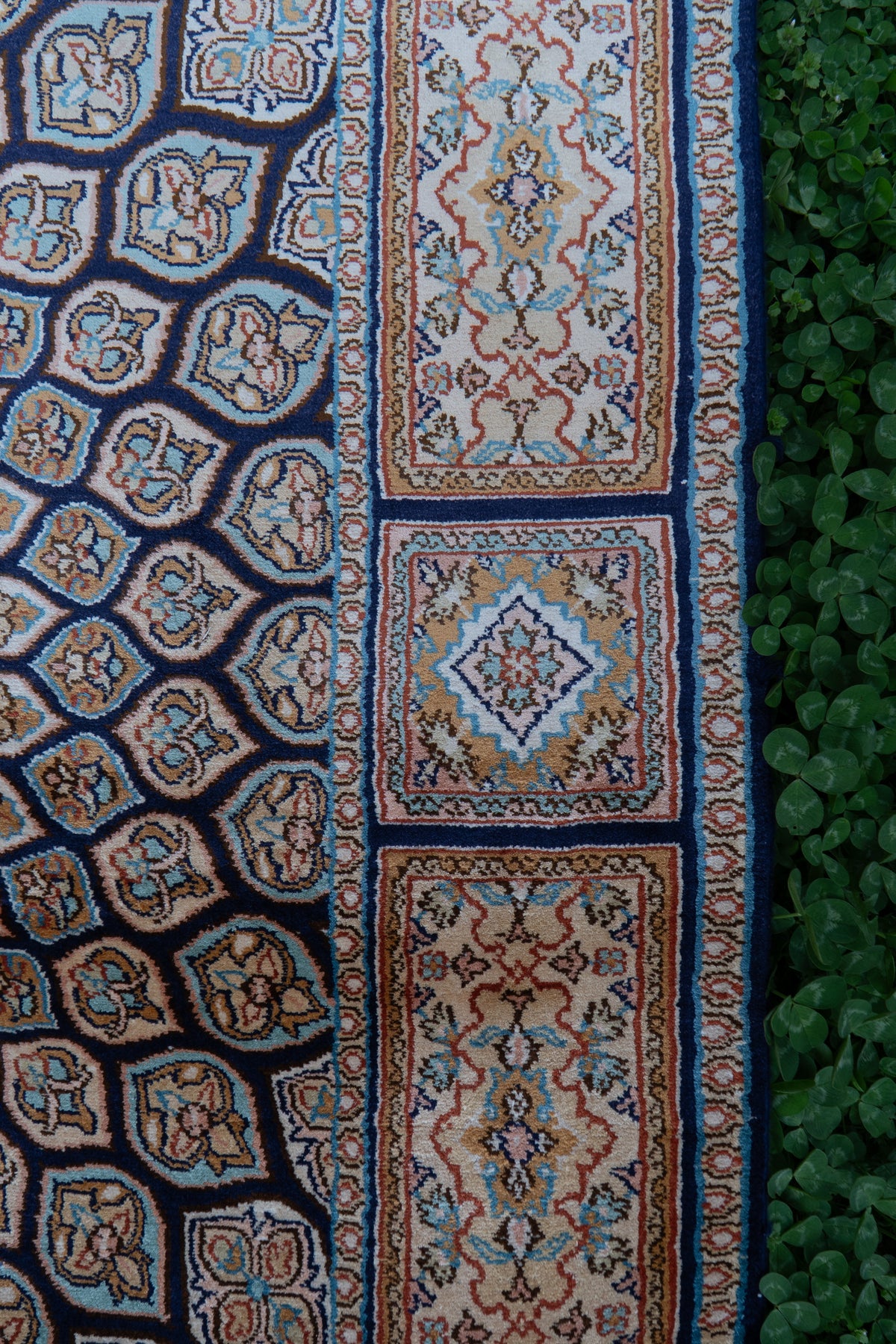 5ft x 3ft: Ivory Petal Radiance: Hand Knotted Mulberry silk on silk Kashmiri Carpet