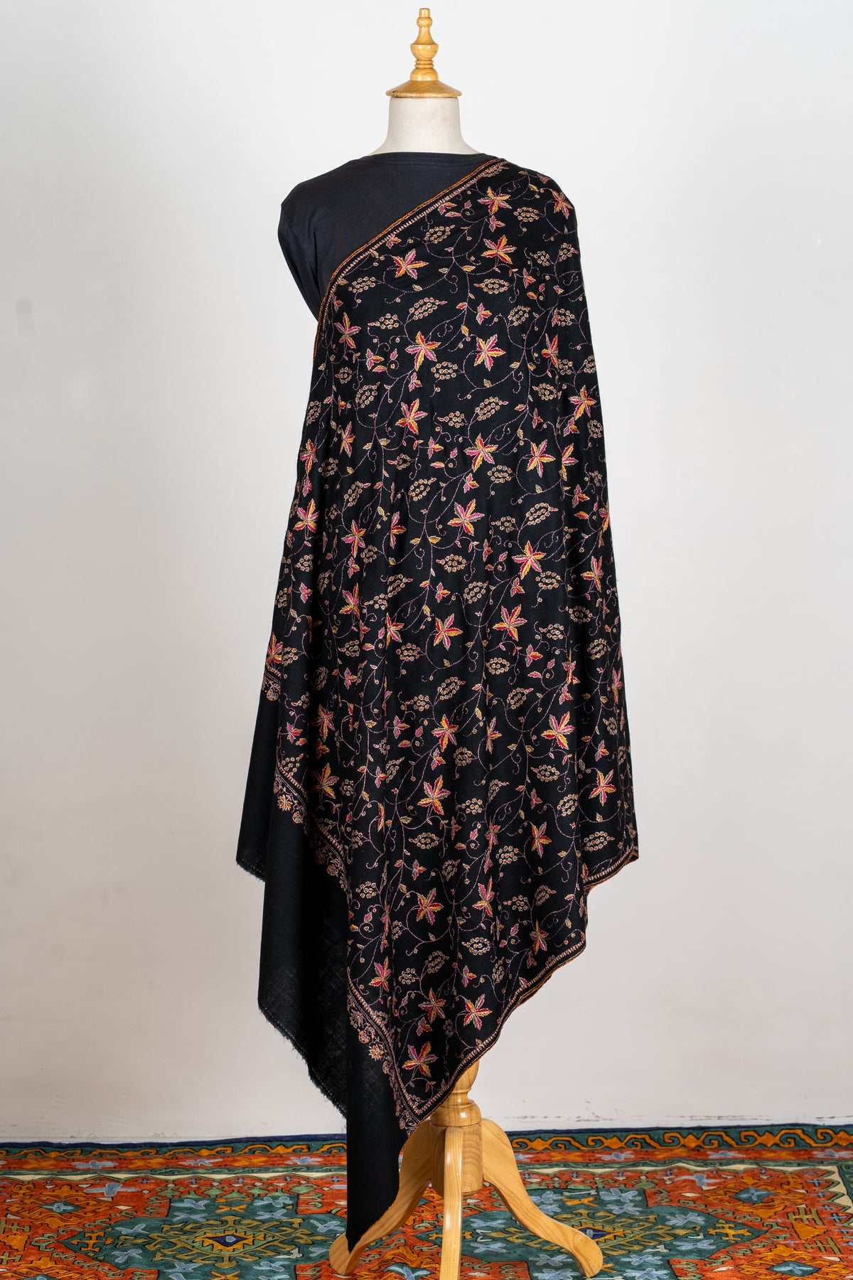 Noor-e-Zun – Hand Embroidered Sozni Pashmina Shawl