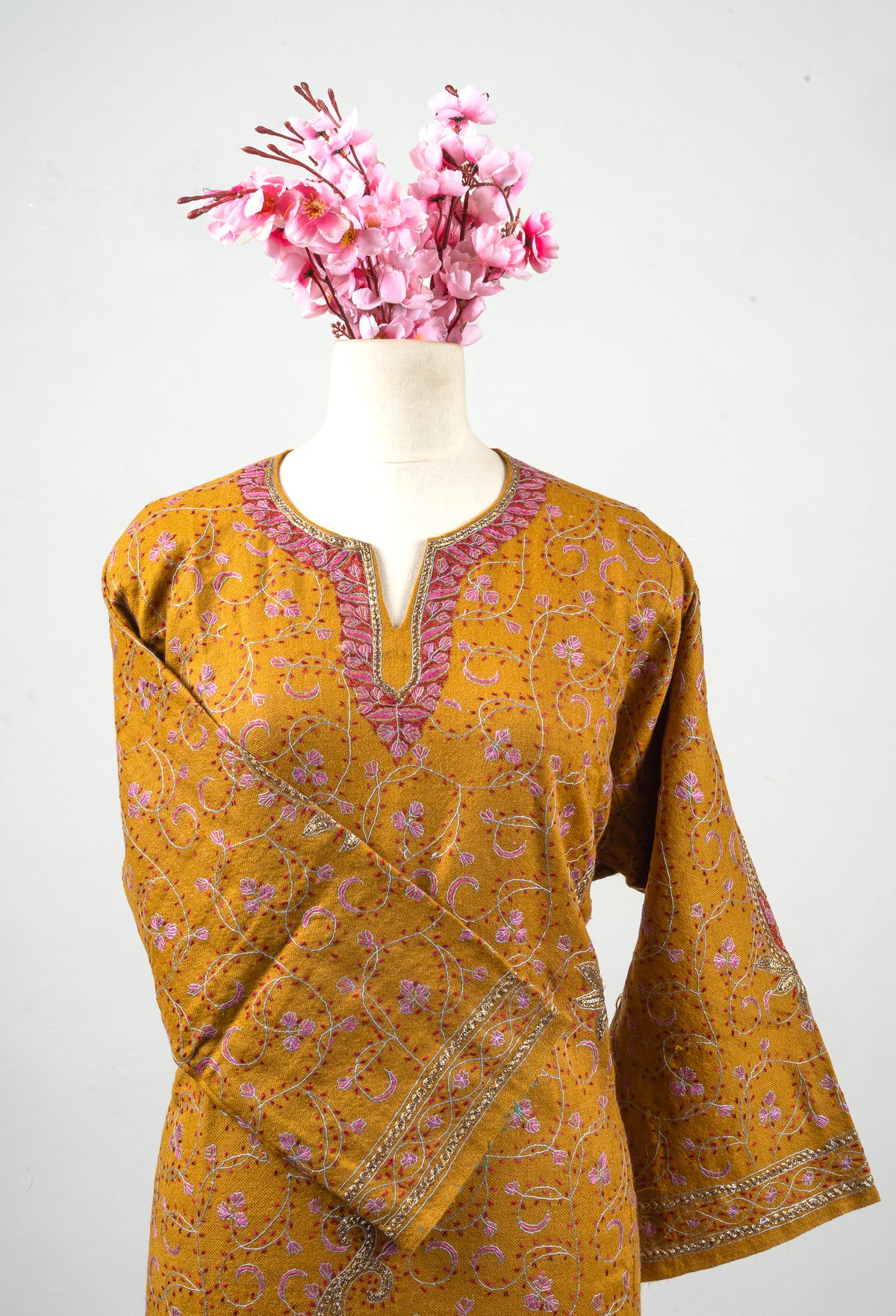 Amber Vine Sozni Hand Embroidered Fine Merino Wool Pheran